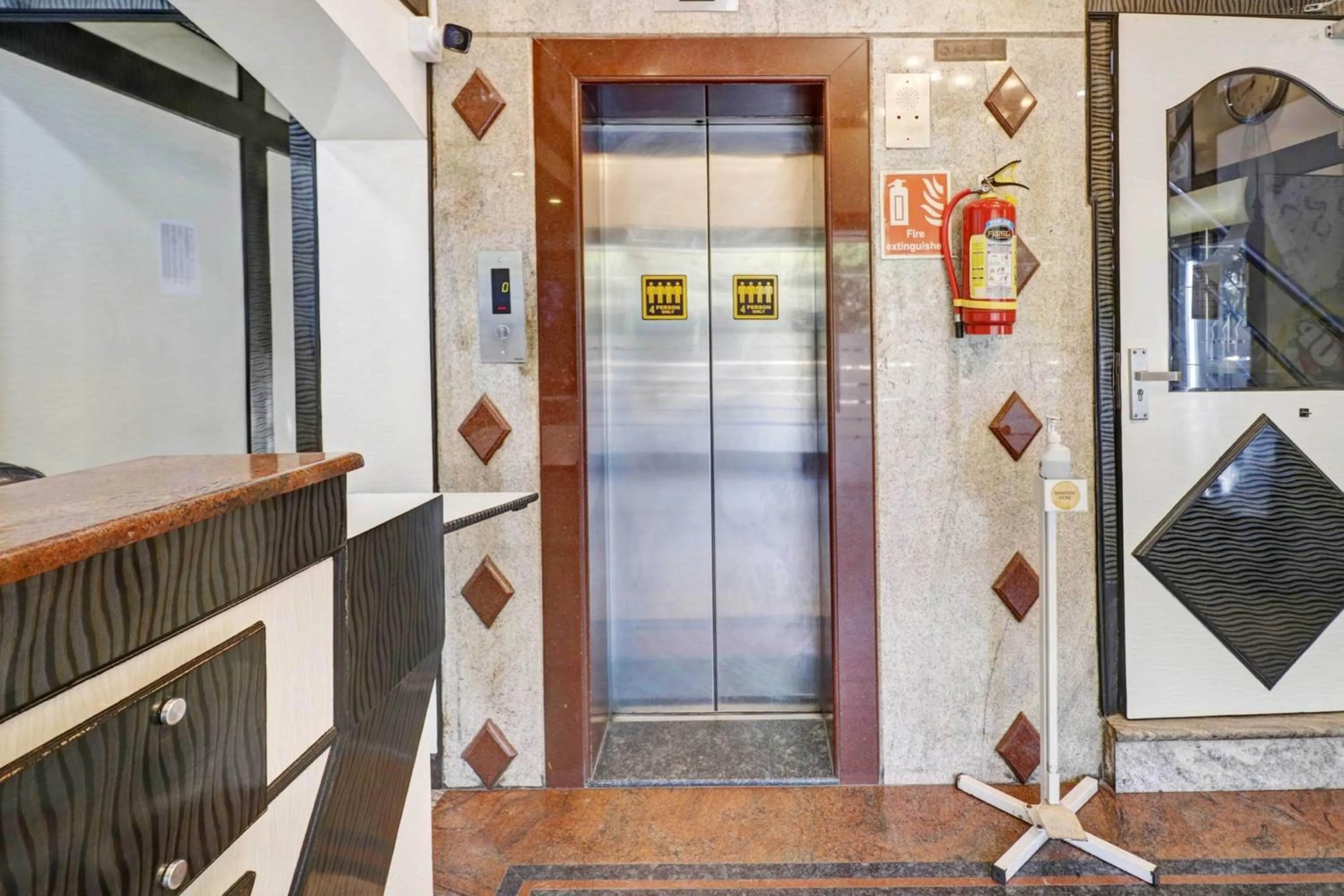 Lobby or reception in Collection O Sabharwal Residency Near Lalbagh Botanical Garden