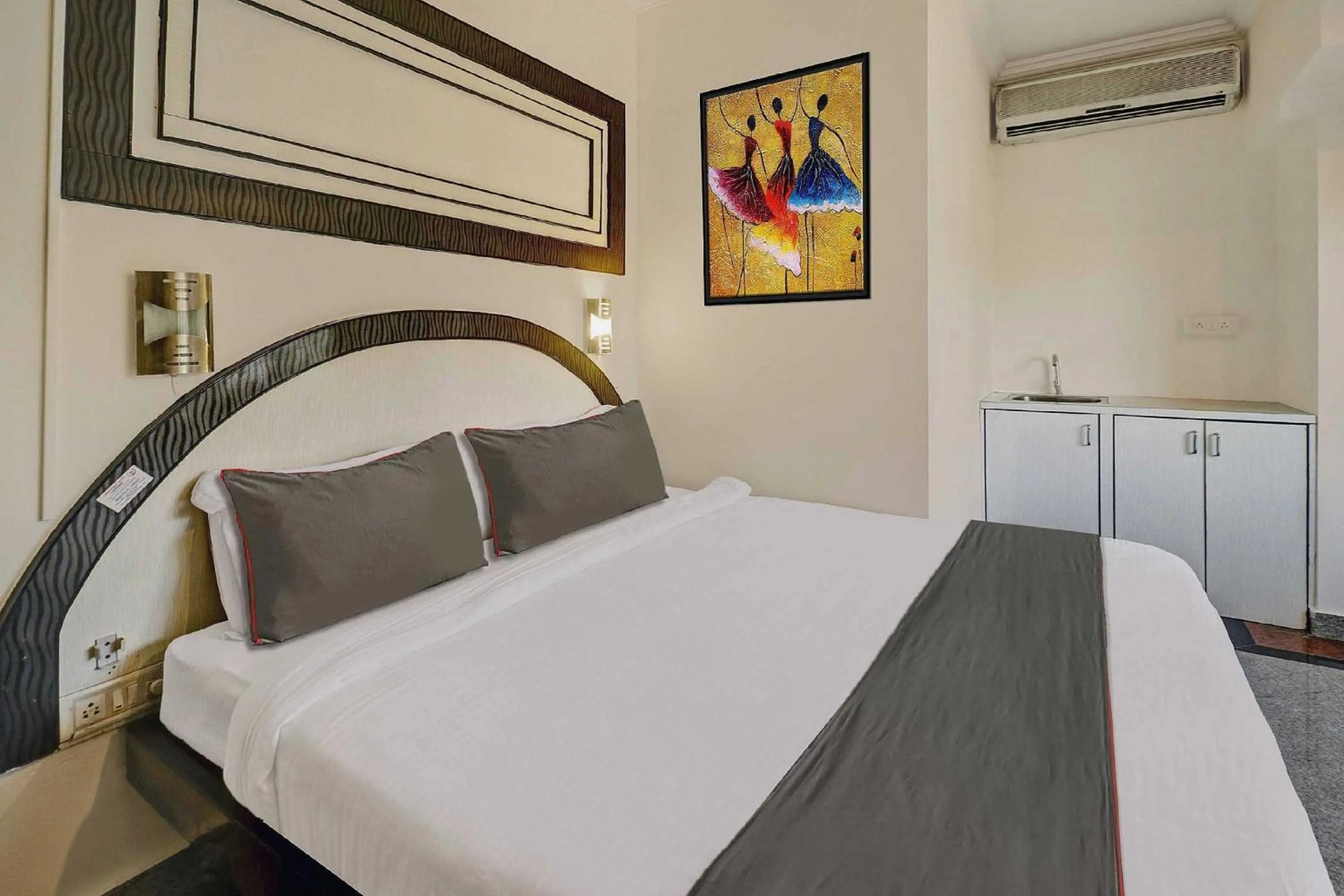 Bedroom, Bed in Collection O Sabharwal Residency Near Lalbagh Botanical Garden