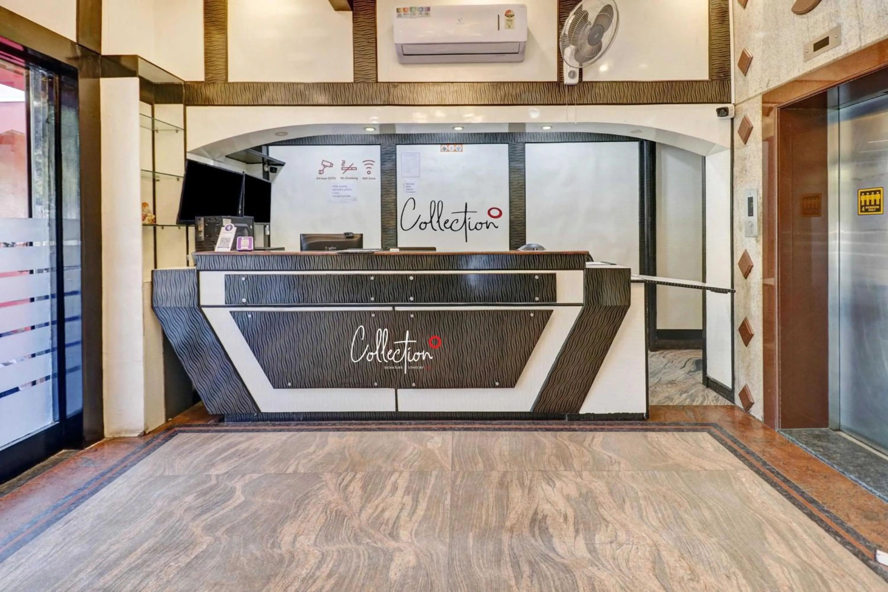 Lobby or reception in Collection O Sabharwal Residency Near Lalbagh Botanical Garden