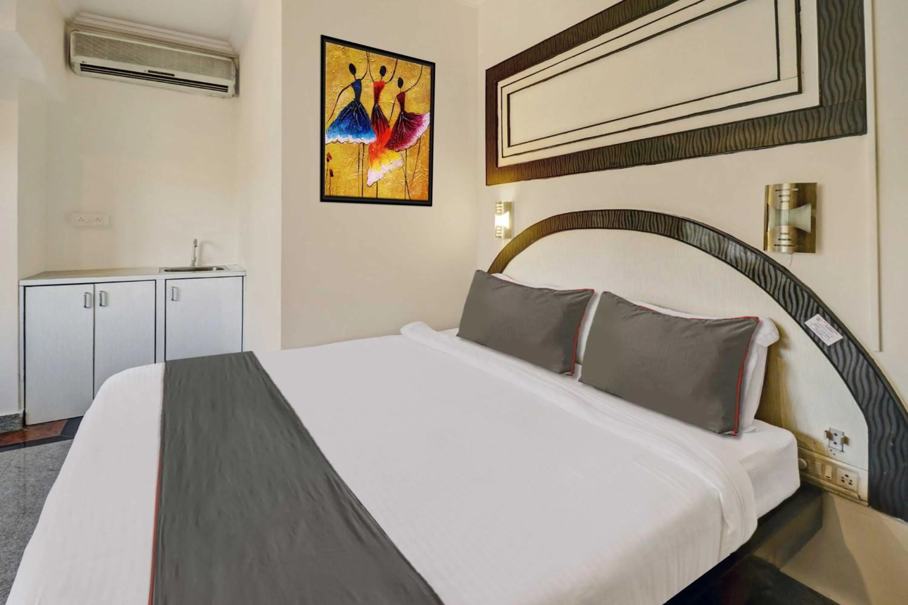 Bedroom, Bed in Collection O Sabharwal Residency Near Lalbagh Botanical Garden