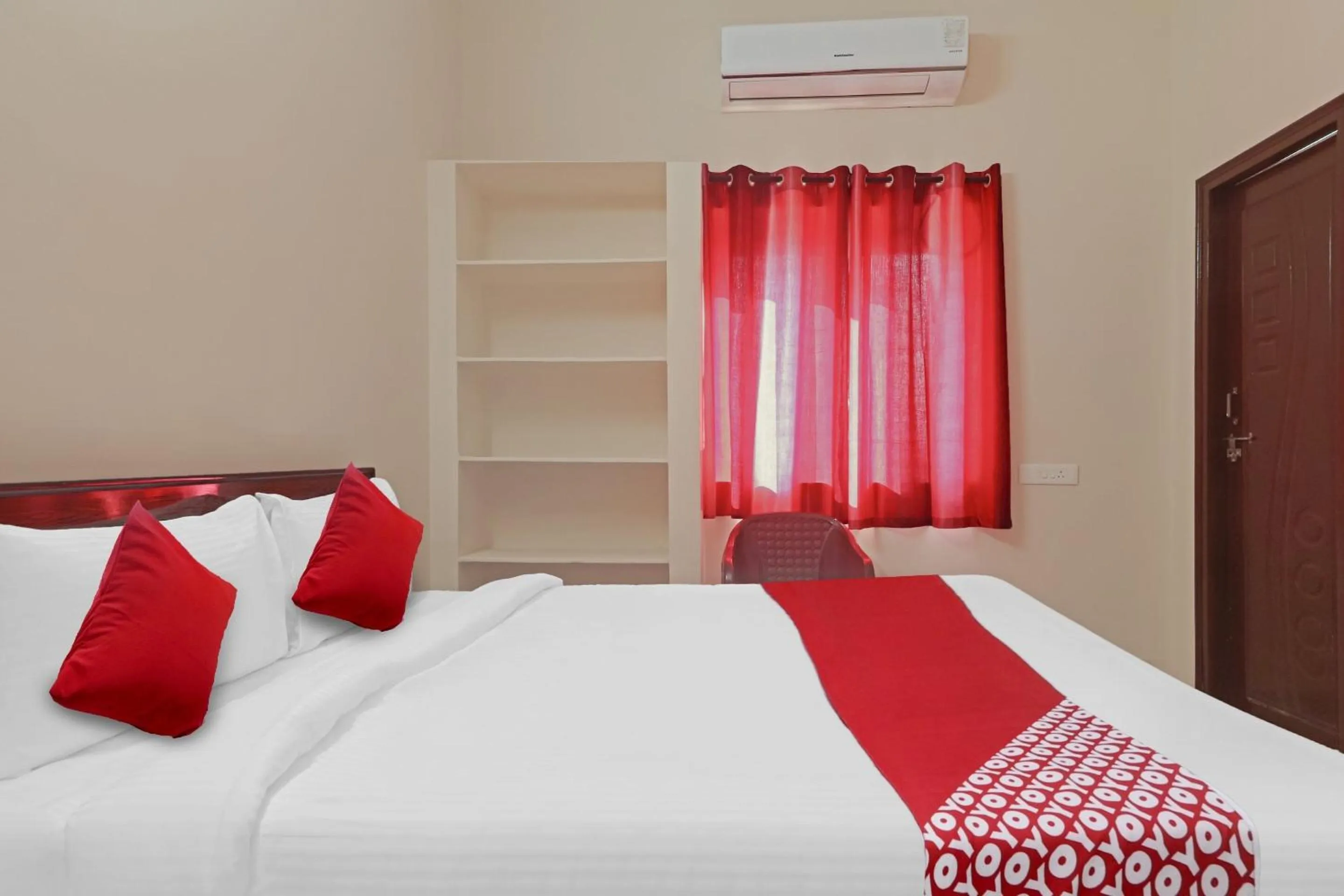 Facade/entrance, Bed in Hotel O Walk Inn Hotels