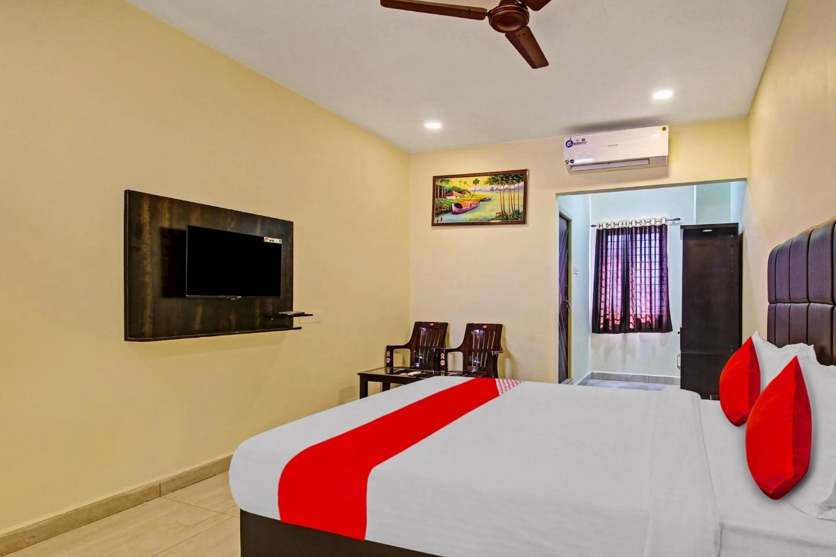 Bedroom in Super Hotel O Lakshmi Royal Inn