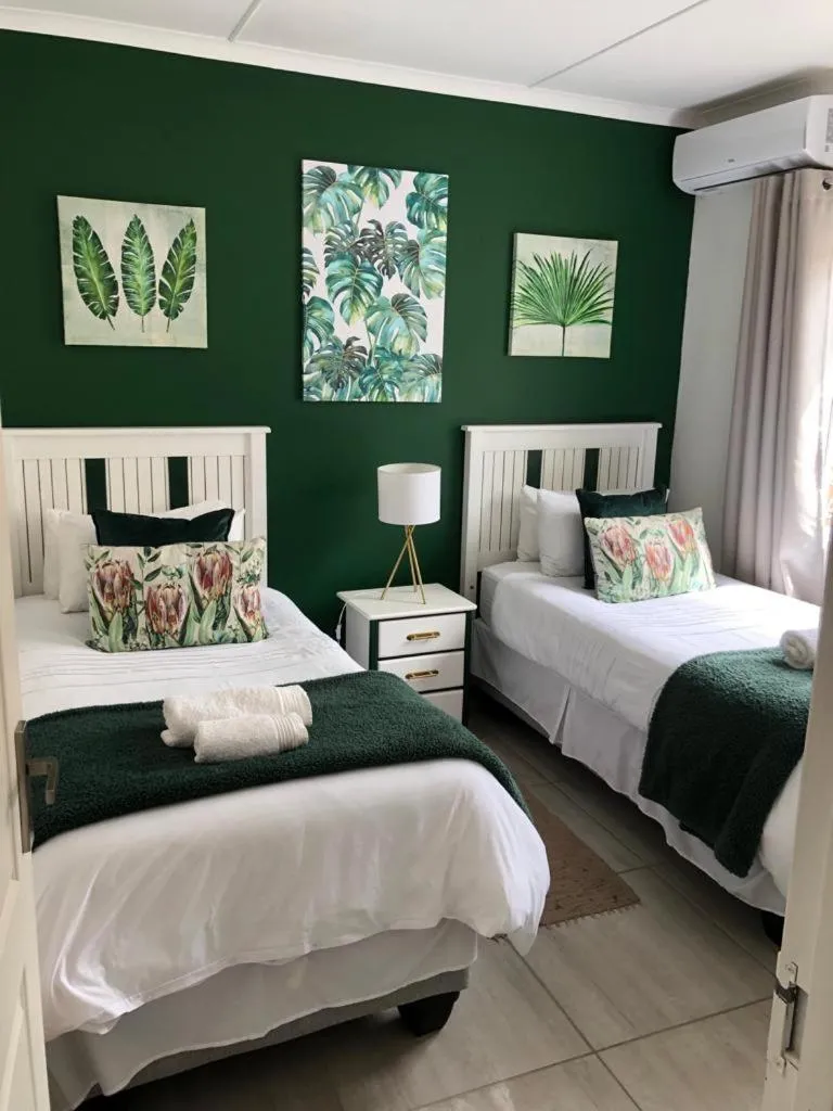 Bedroom, Bed in Chef's@6