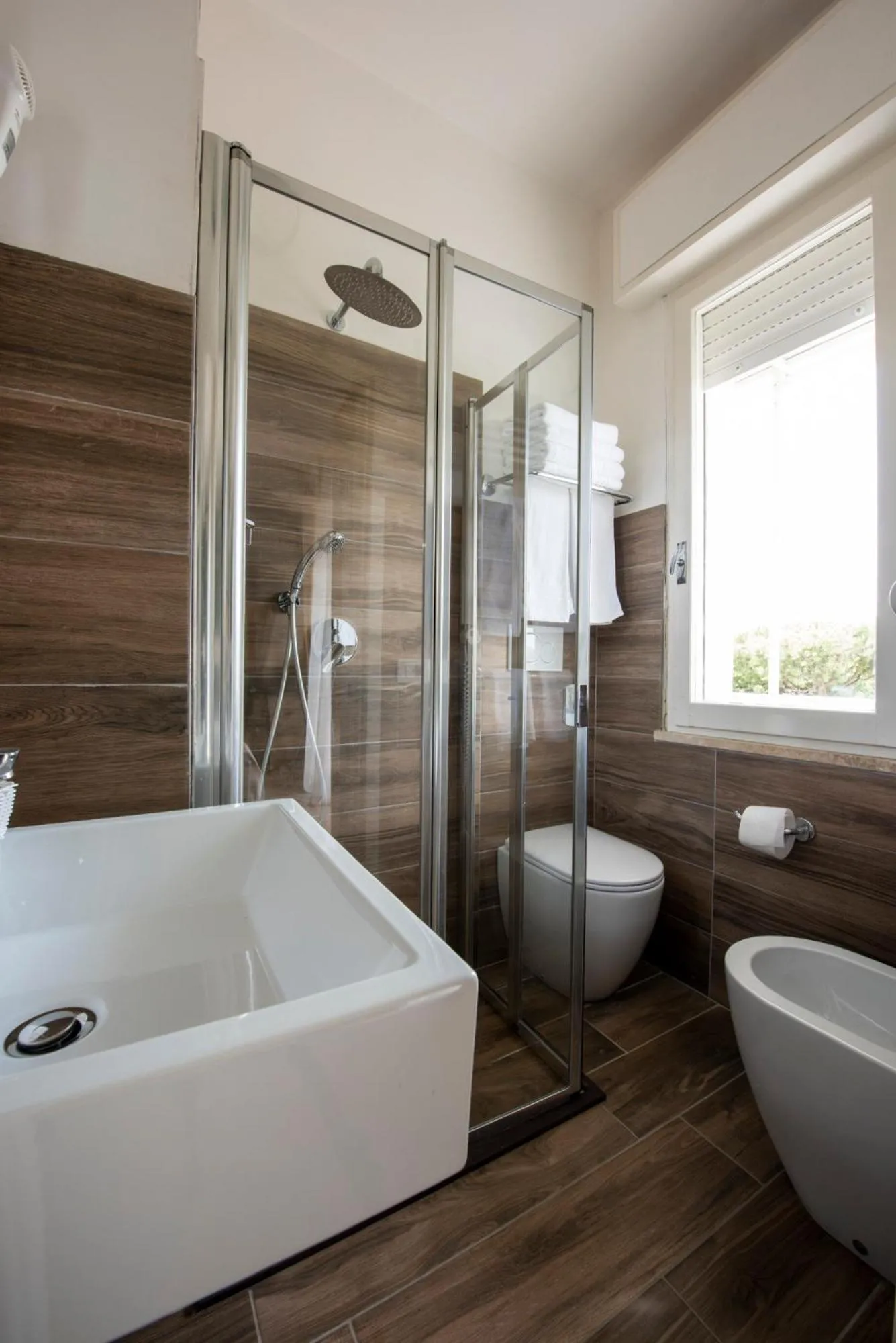 Bathroom in Hotel Maarea