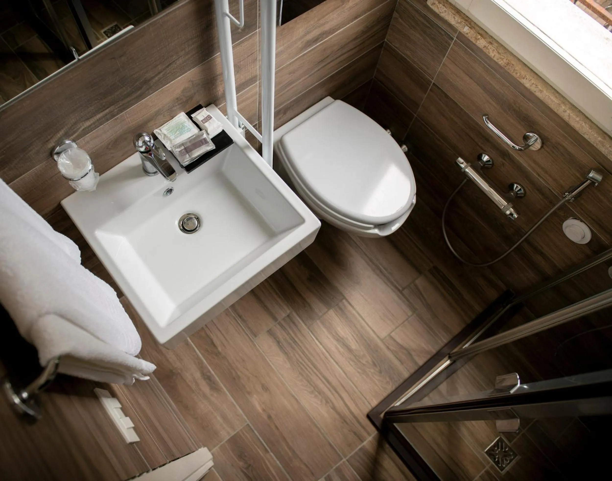 Bathroom in Hotel Maarea