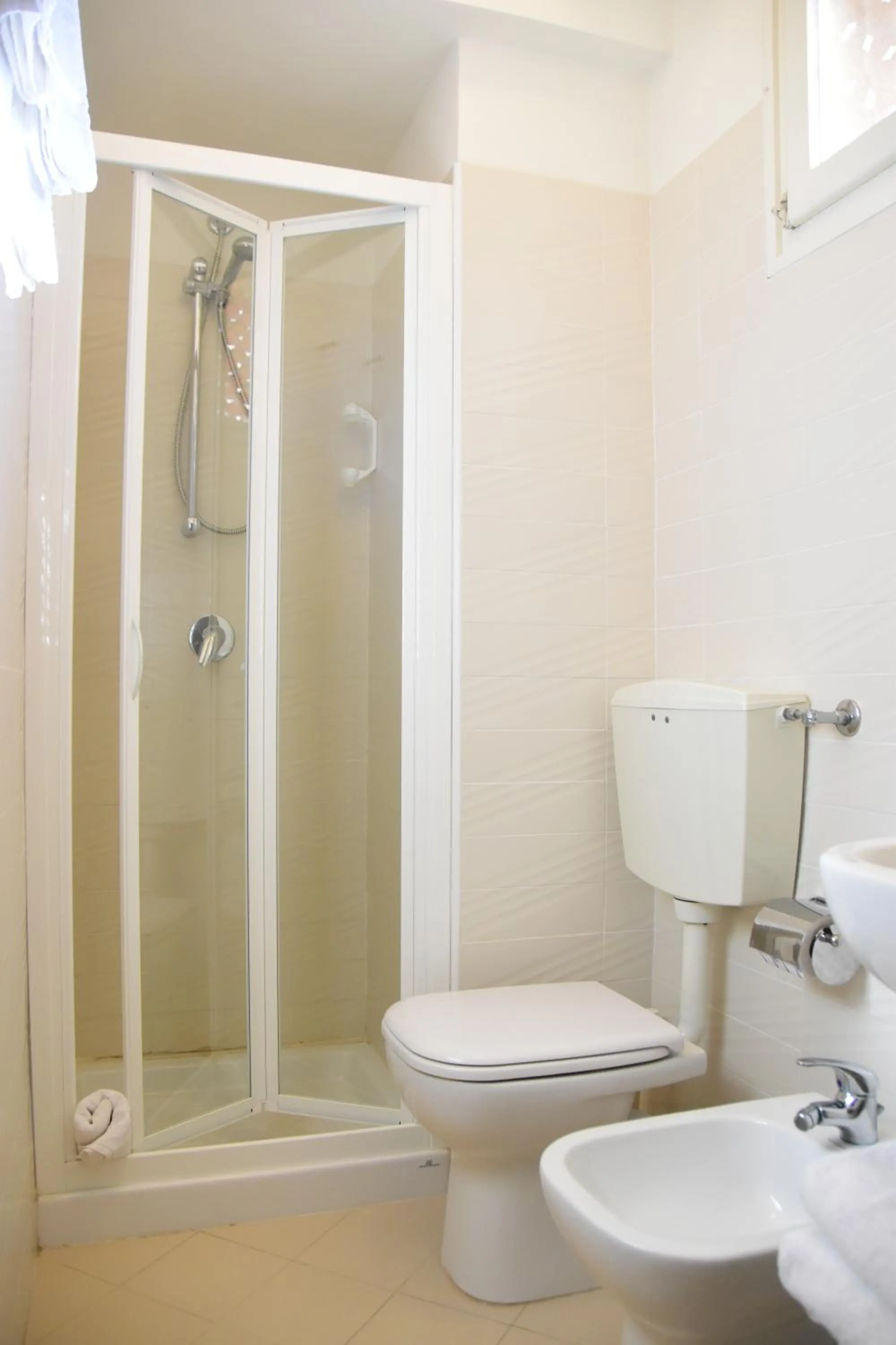 Bathroom in Hotel Maarea