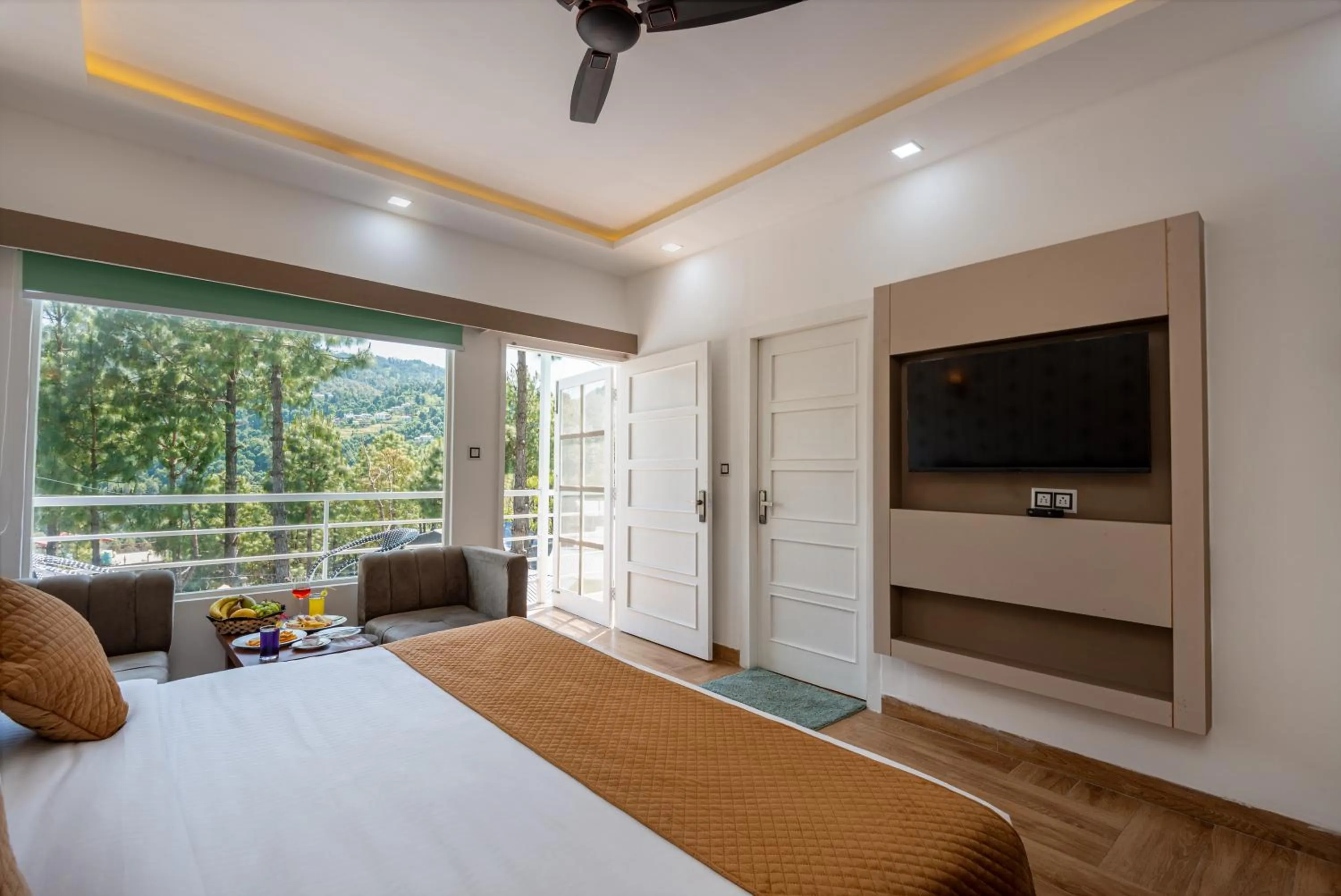 TV and multimedia, Bed in DLS Nature Trinket Resort - Dalhousie with Swimming Pool