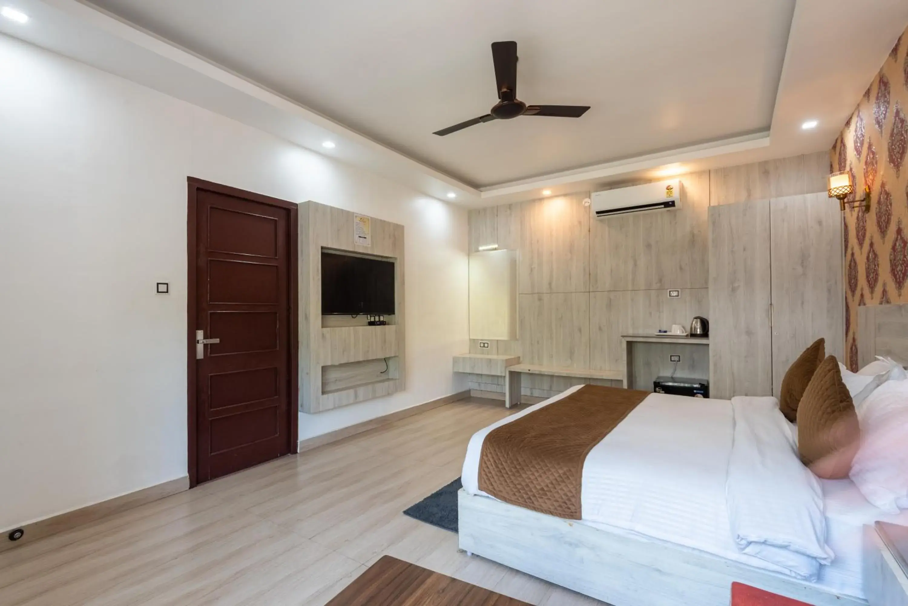 Bedroom, Bed in DLS Nature Trinket Resort - Dalhousie with Swimming Pool Bedroom, Bed in DLS Nature Trinket Resort - Dalhousie with Swimming Pool