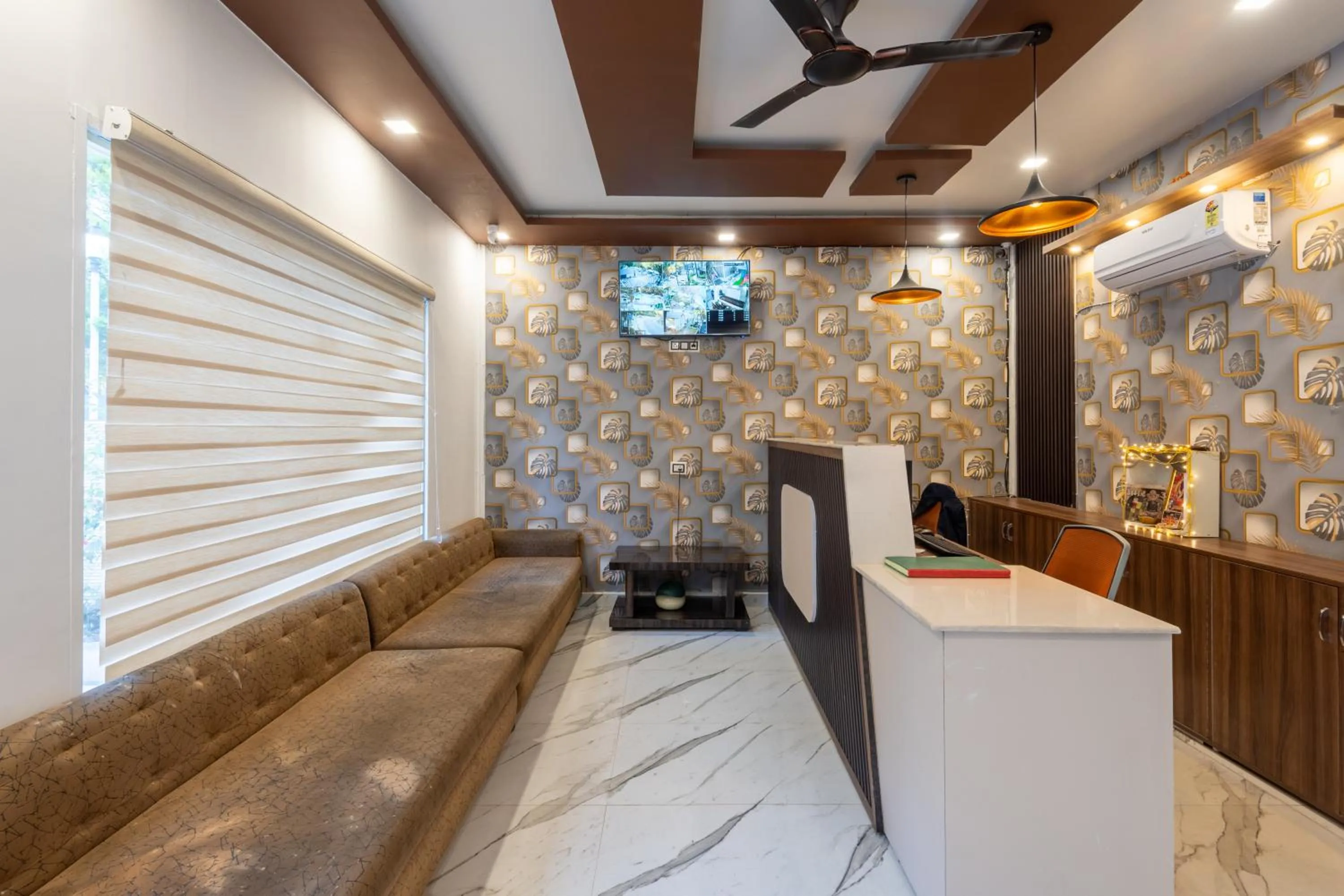 Lobby or reception in DLS Nature Trinket Resort - Dalhousie with Swimming Pool