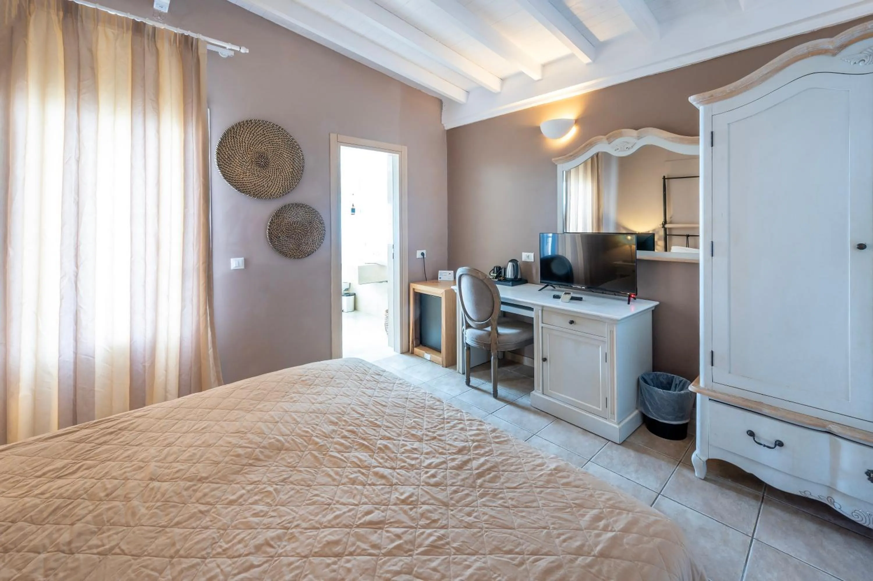 Bed in Smy Santorini Suites & Villas