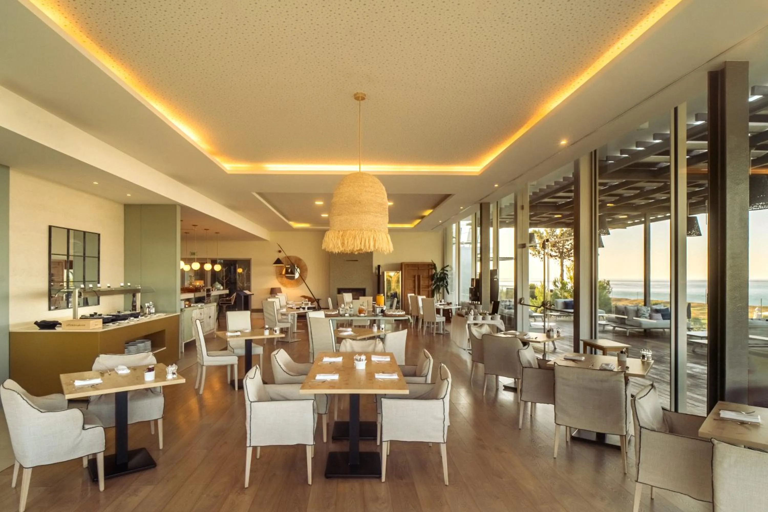 Restaurant/places to eat in Palmares Signature Apartments