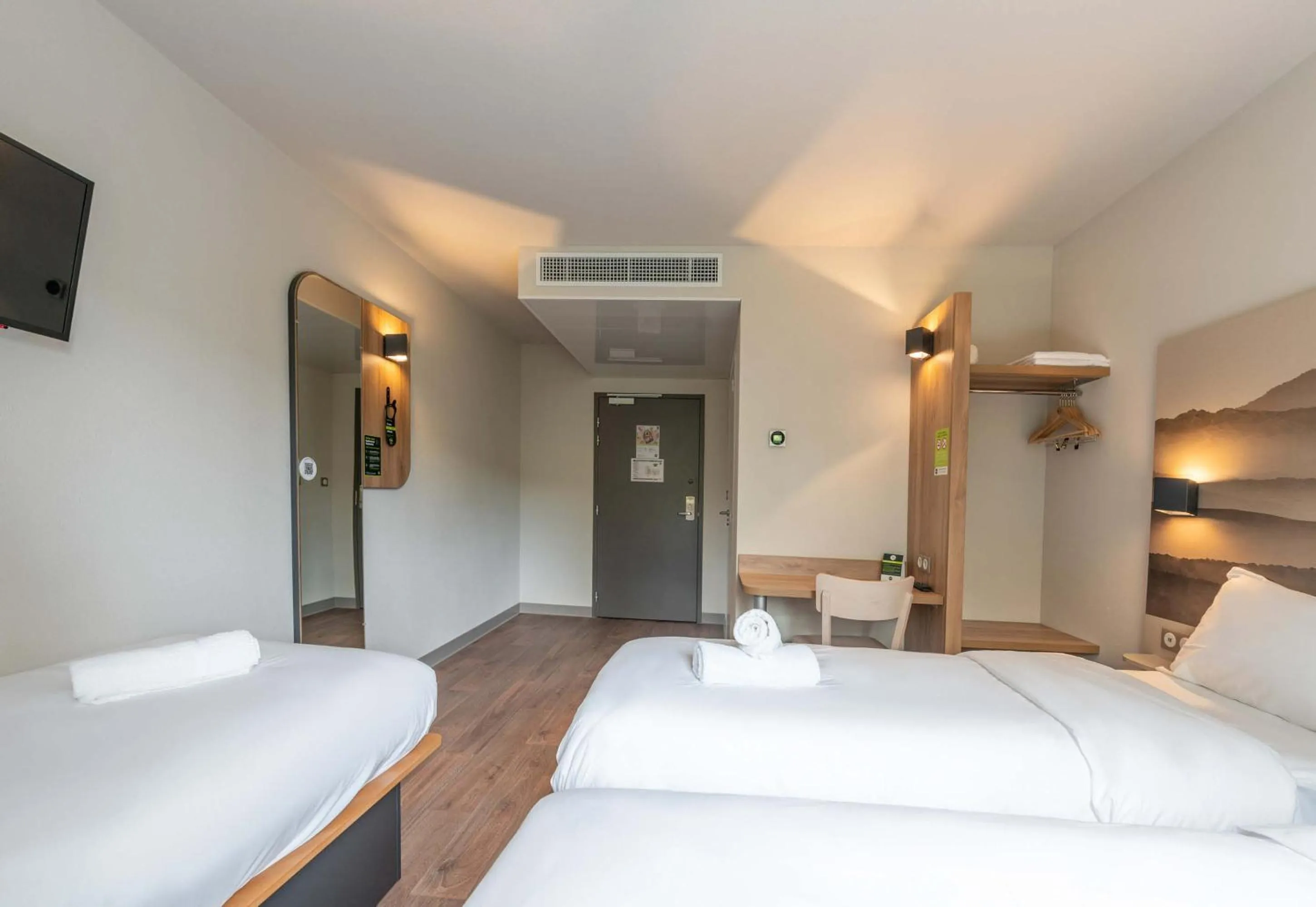 Bedroom, Bed in B&B HOTEL Aix-les-Bains