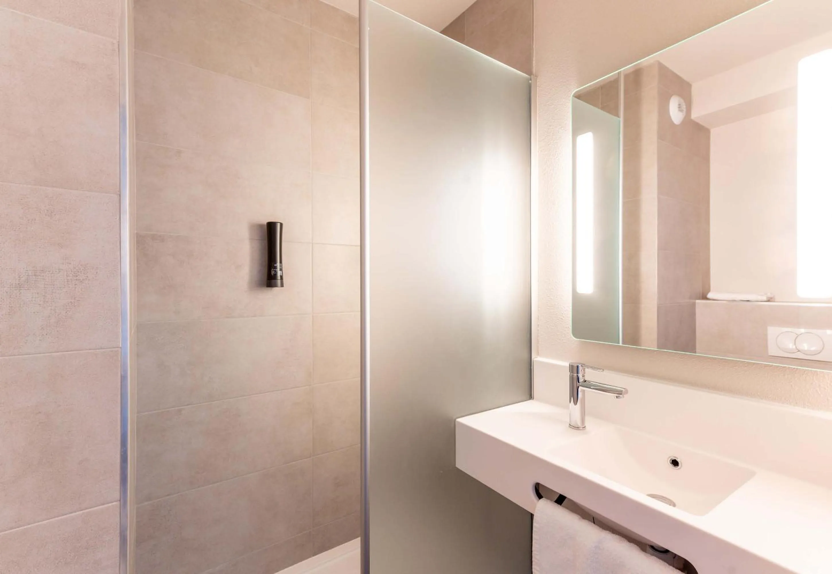 Bathroom in B&B HOTEL Aix-les-Bains