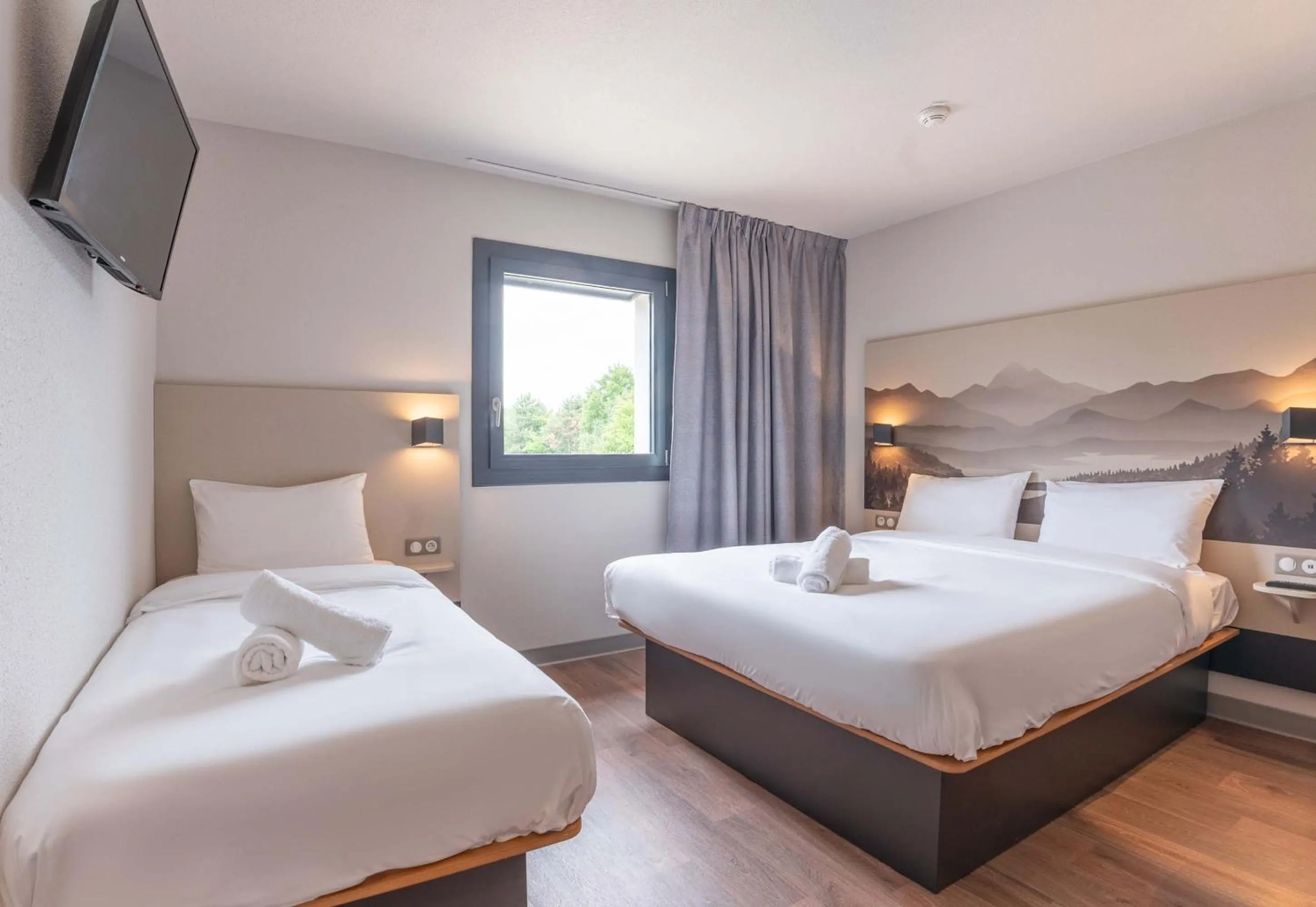 Bedroom, Bed in B&B HOTEL Aix-les-Bains