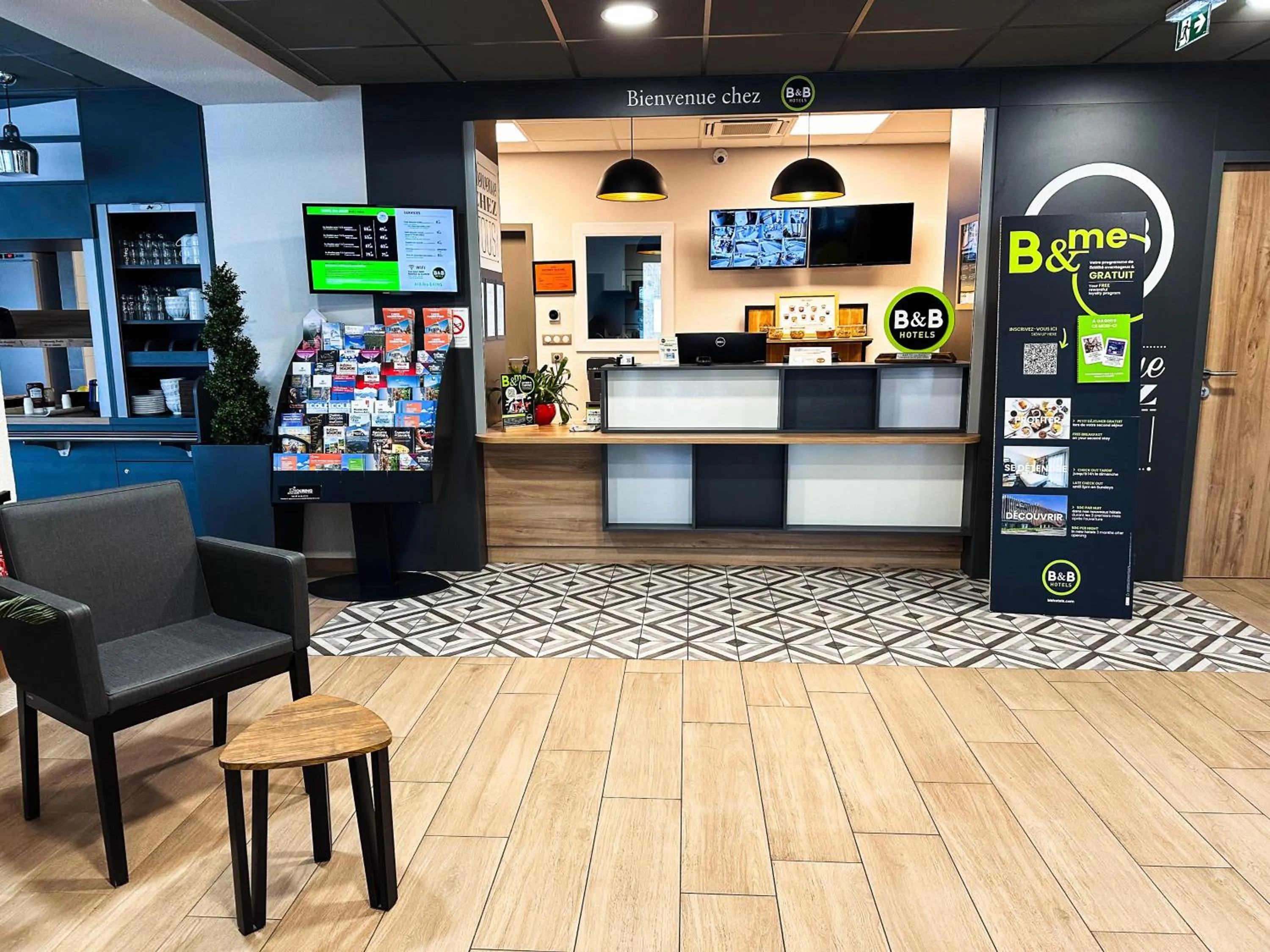 Lobby or reception in B&B HOTEL Aix-les-Bains