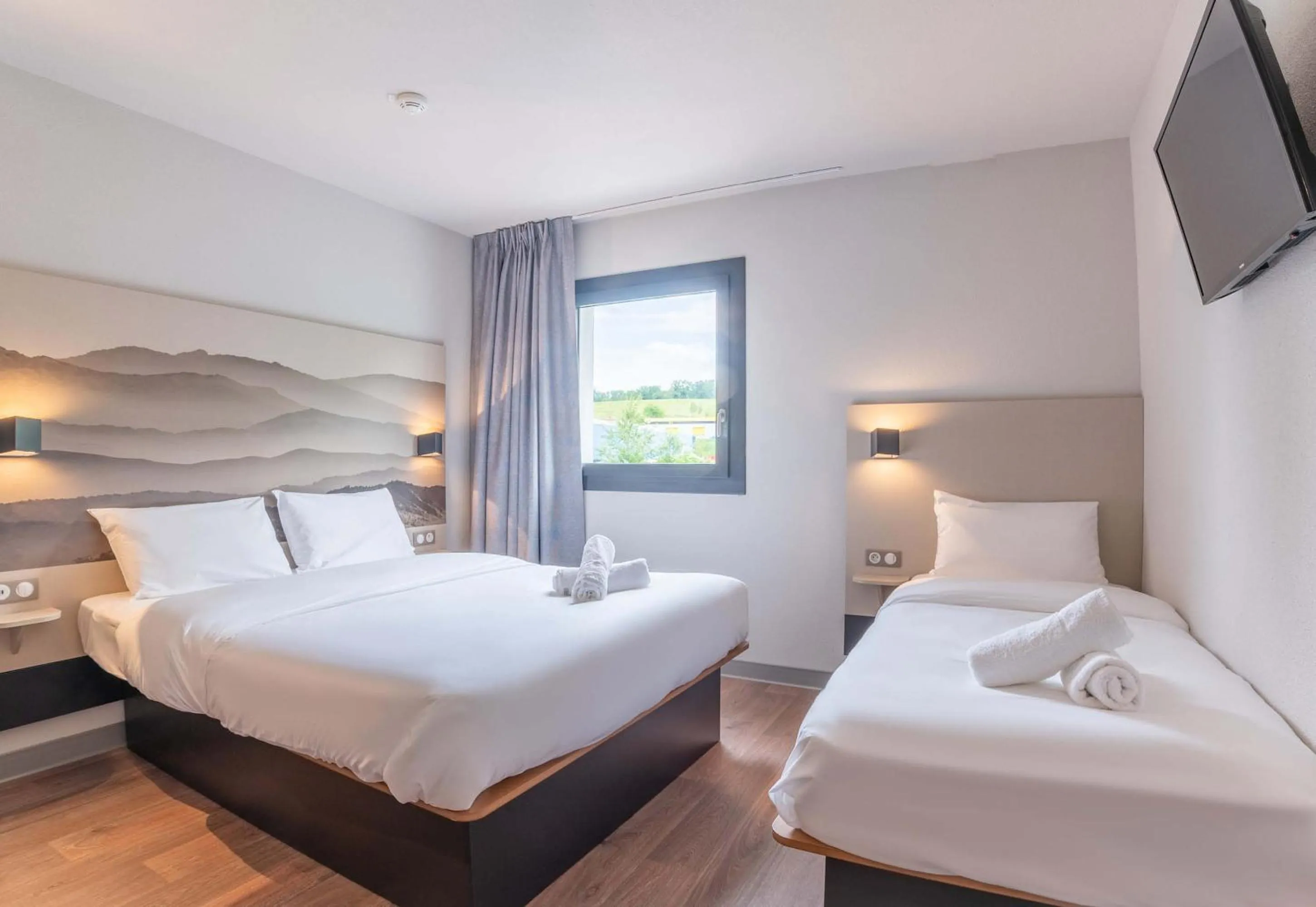 Bedroom, Bed in B&B HOTEL Aix-les-Bains