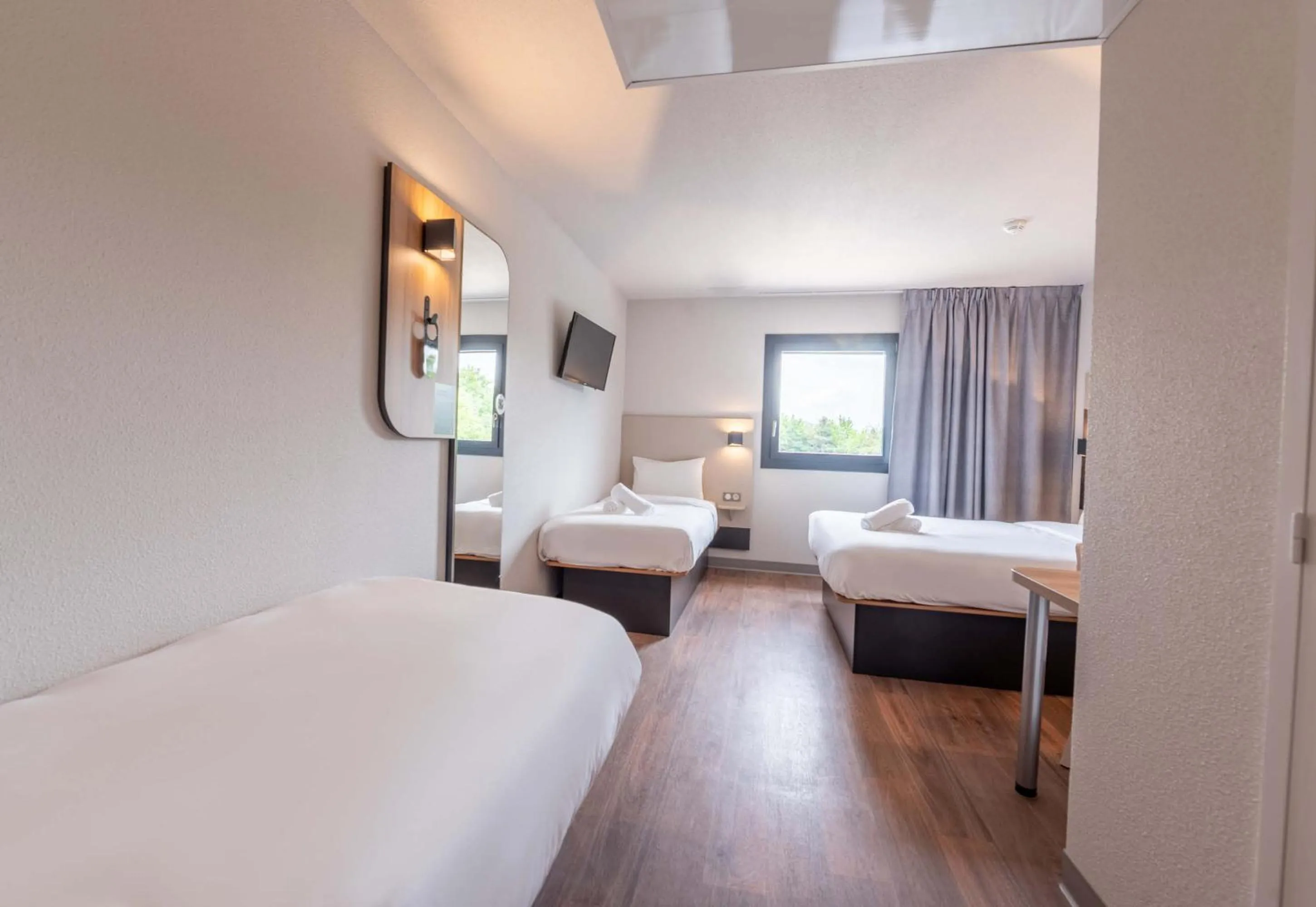 Bedroom, Bed in B&B HOTEL Aix-les-Bains