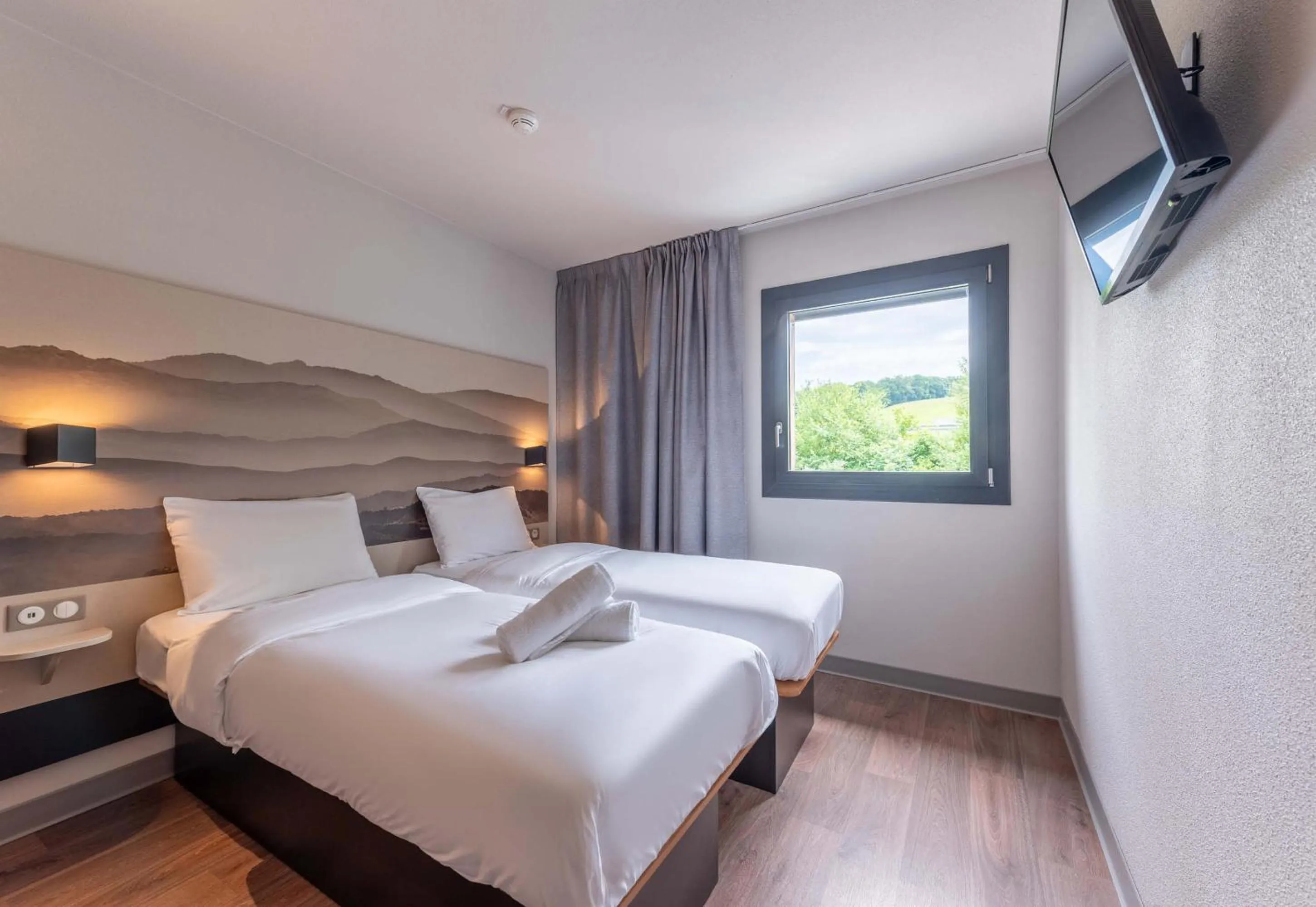 Bedroom, Bed in B&B HOTEL Aix-les-Bains