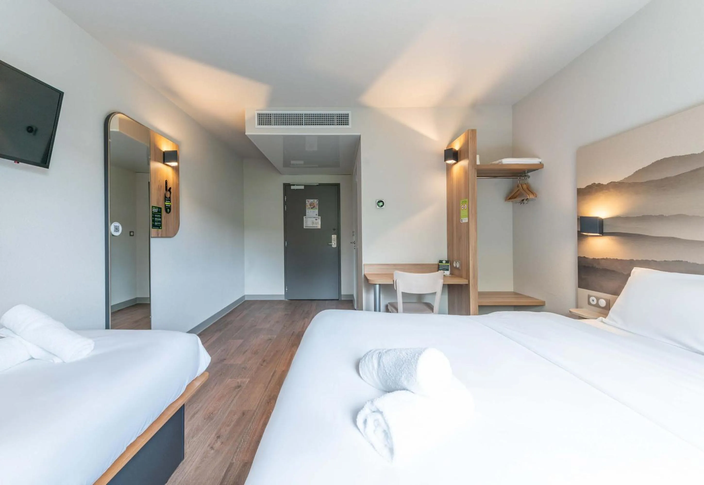 Bedroom, Bed in B&B HOTEL Aix-les-Bains