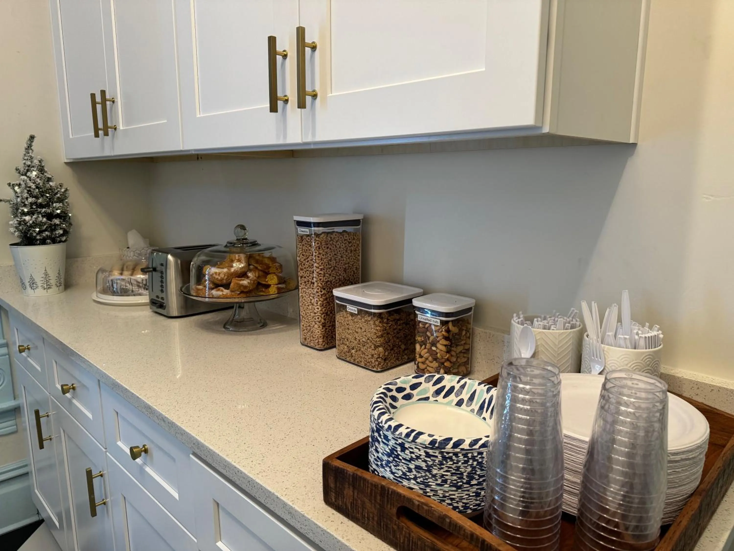 Coffee/tea facilities in Art City Inn