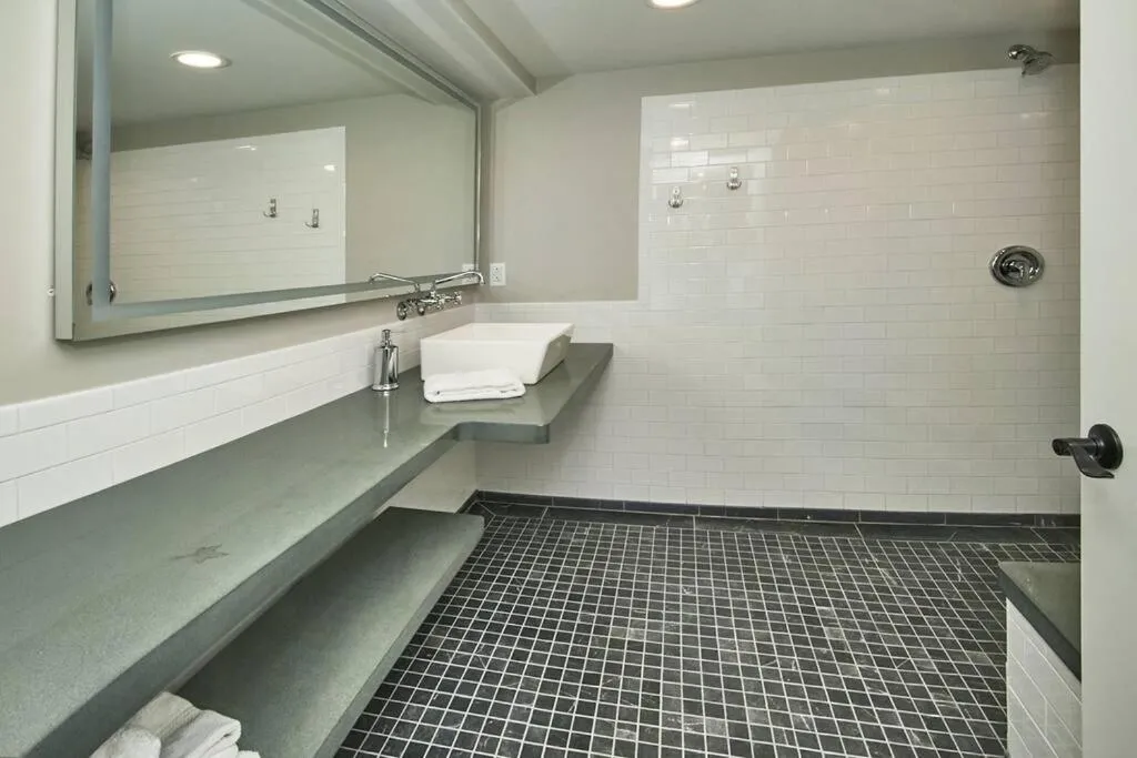 Craftsman Hideaway at the 1841 Farmhouse