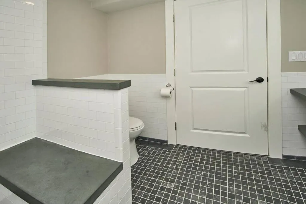 Craftsman Hideaway at the 1841 Farmhouse