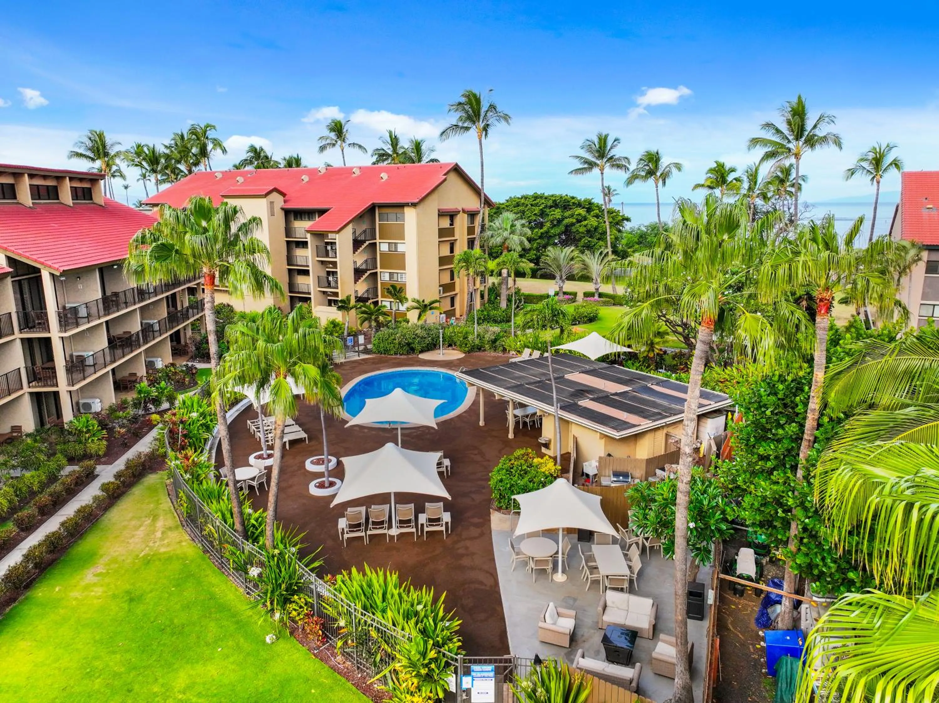 Property building in Maui Schooner Resort