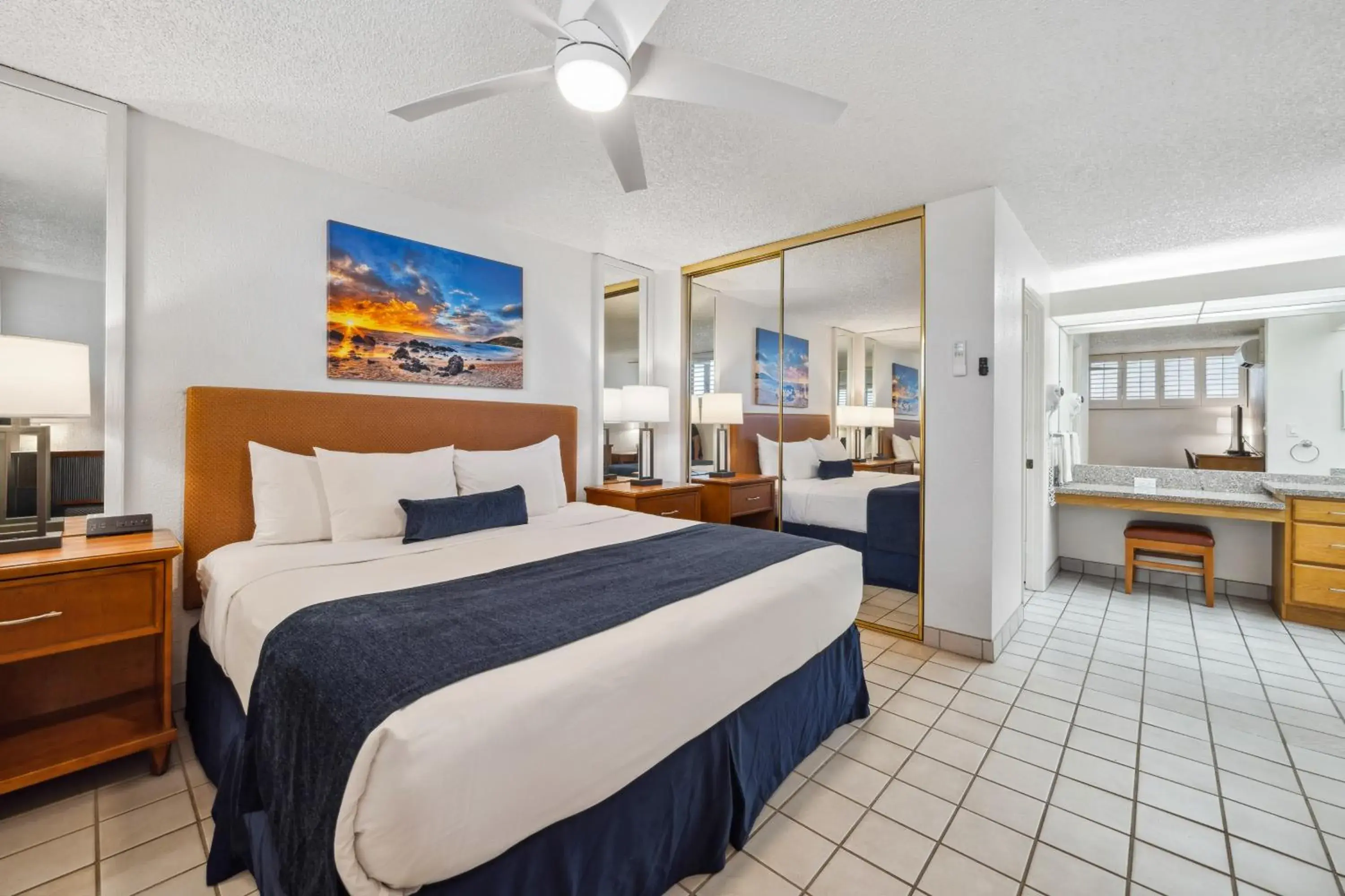 Bed in Maui Schooner Resort Bed in Maui Schooner Resort