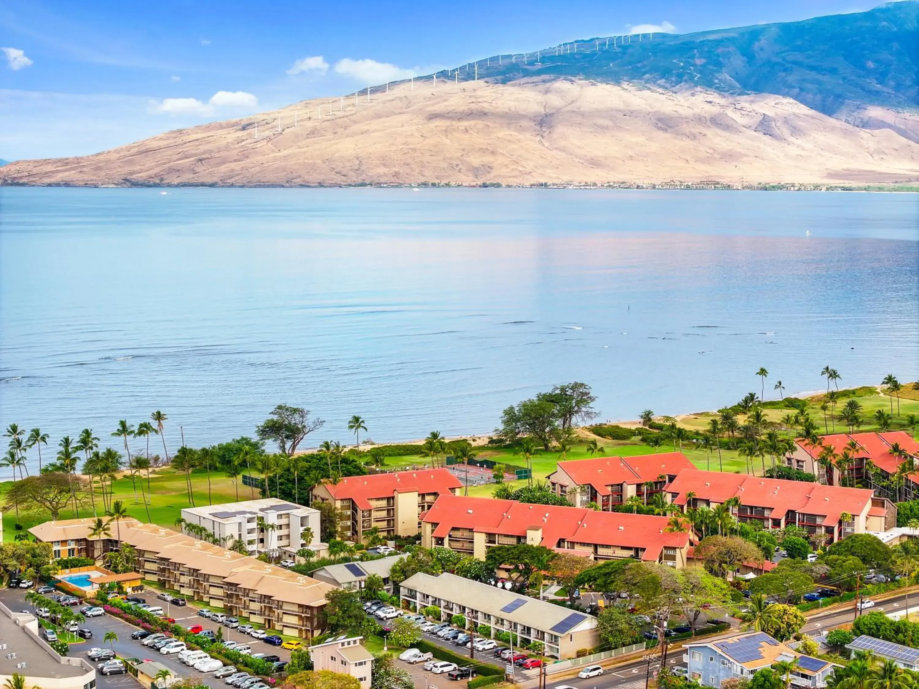 Property building in Maui Schooner Resort Property building in Maui Schooner Resort