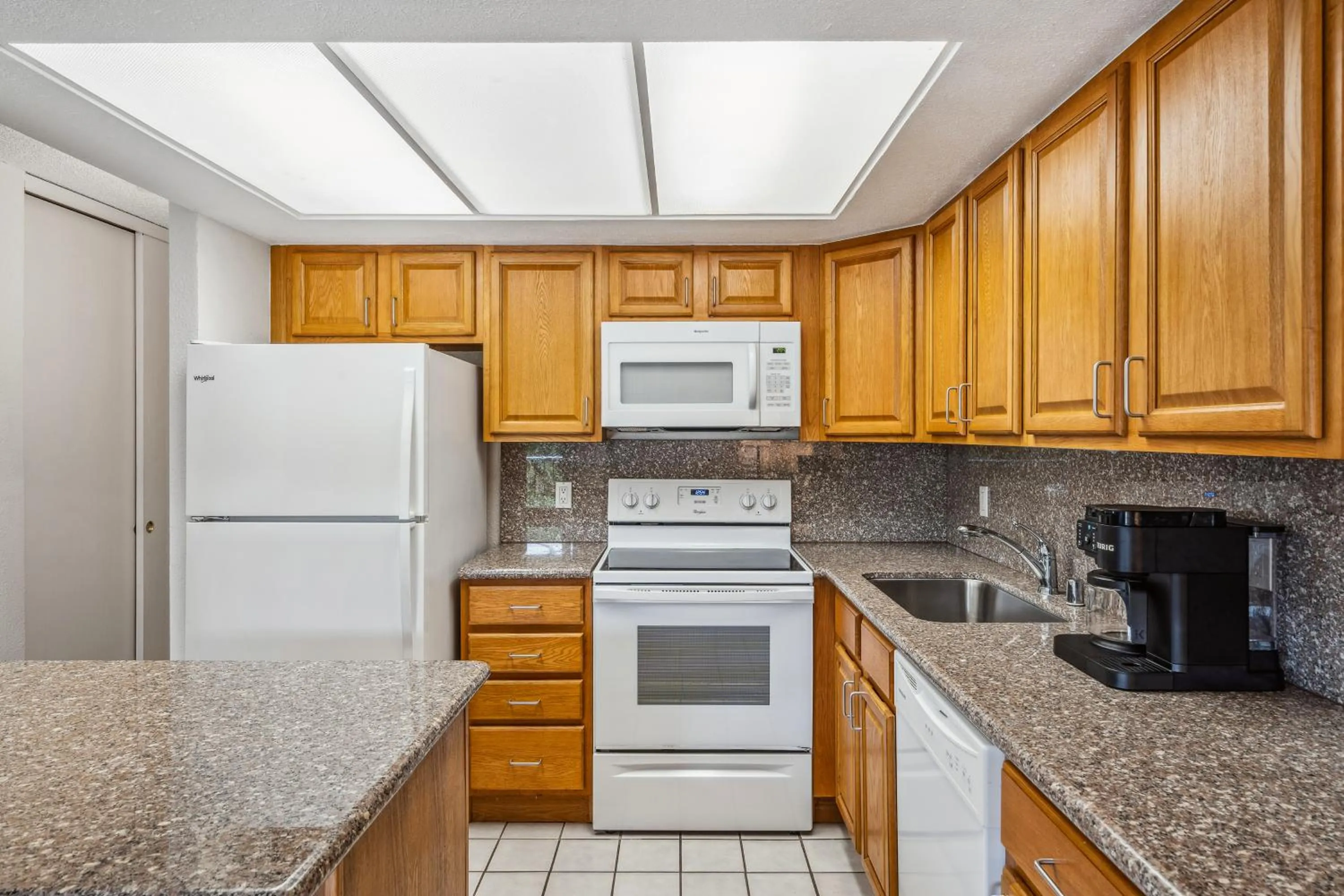 Kitchen or kitchenette in Maui Schooner Resort