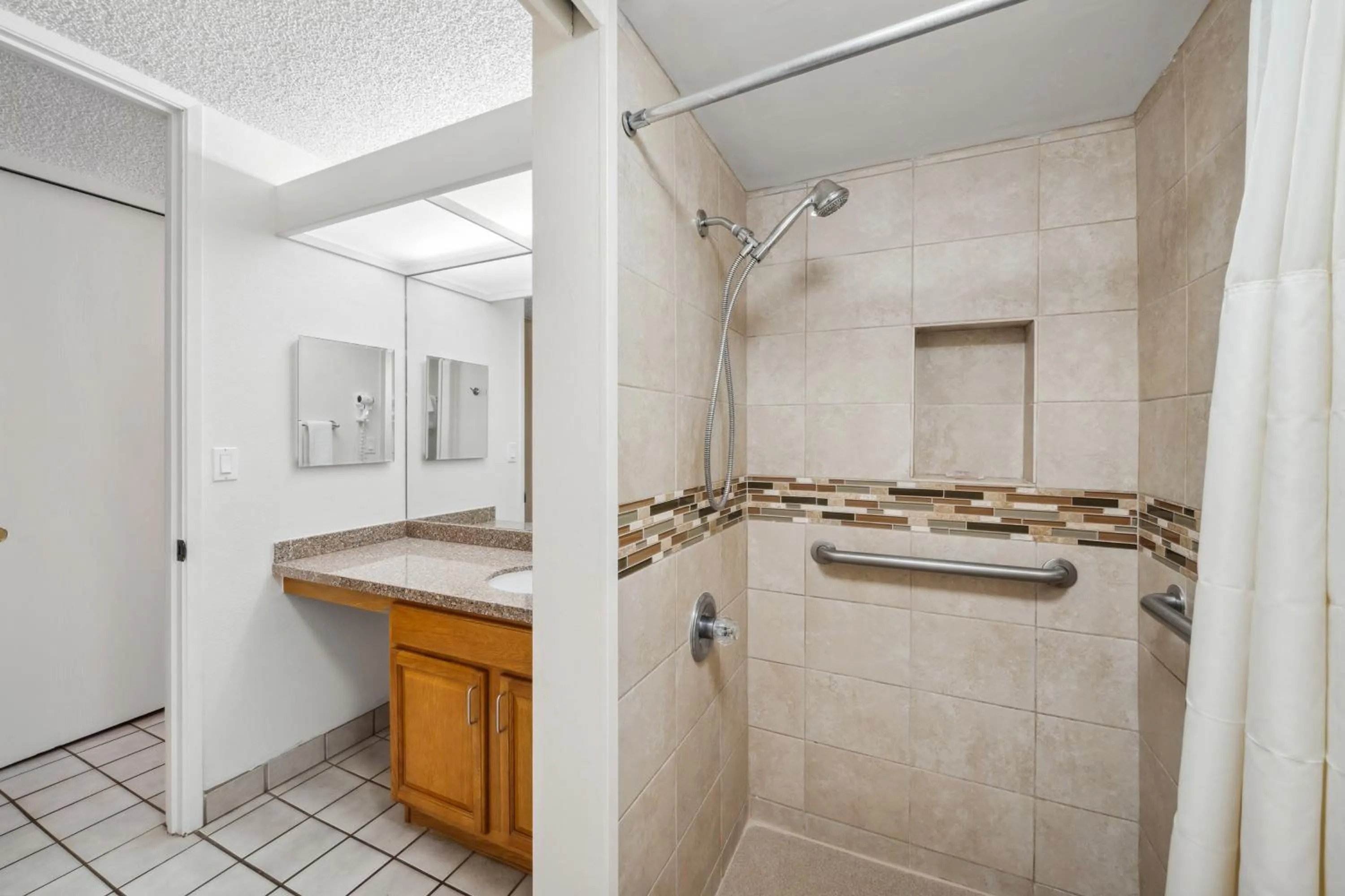 Shower in Maui Schooner Resort