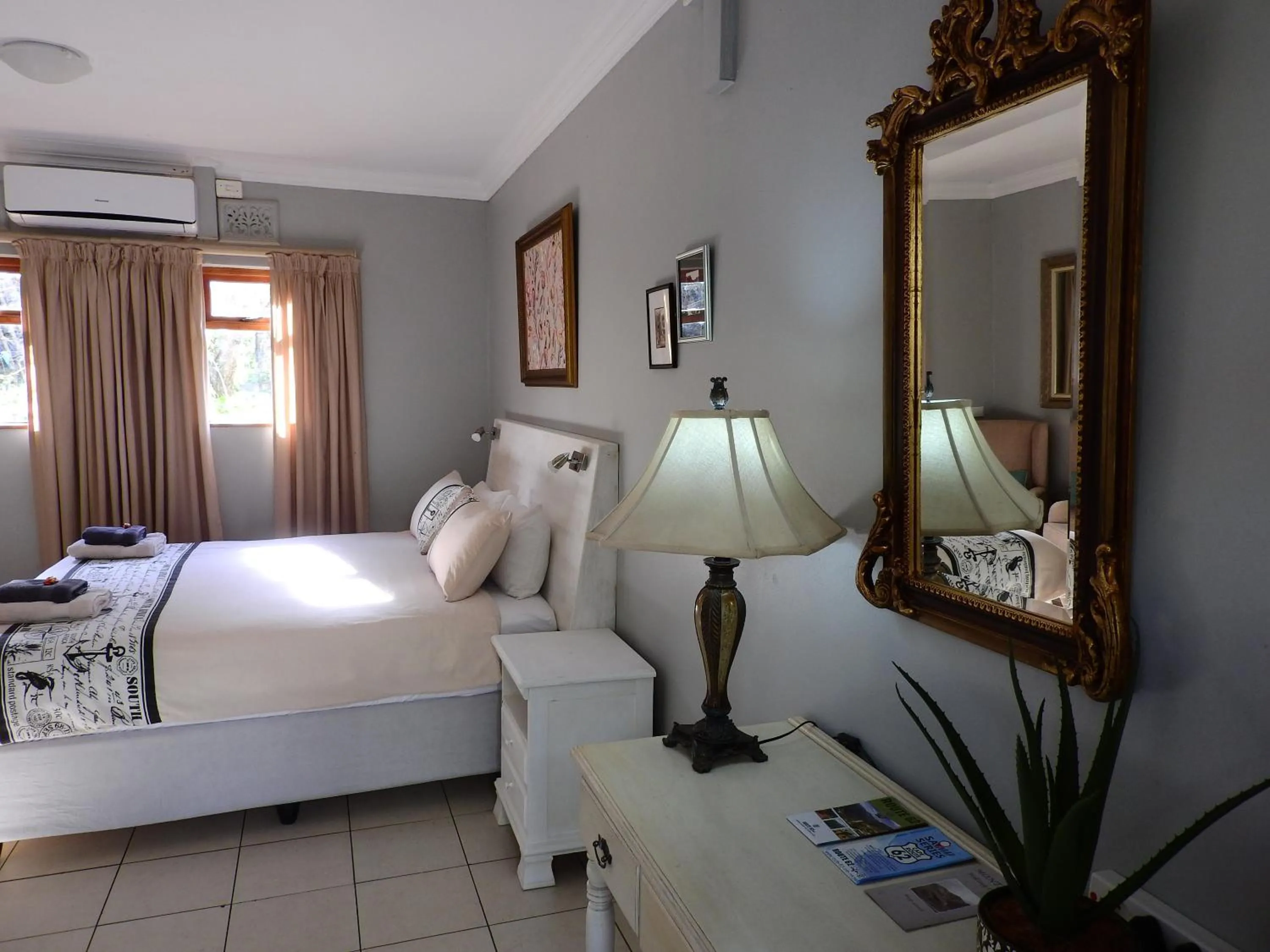 Budget Double Room in The Vic 1906 Self Catering Units