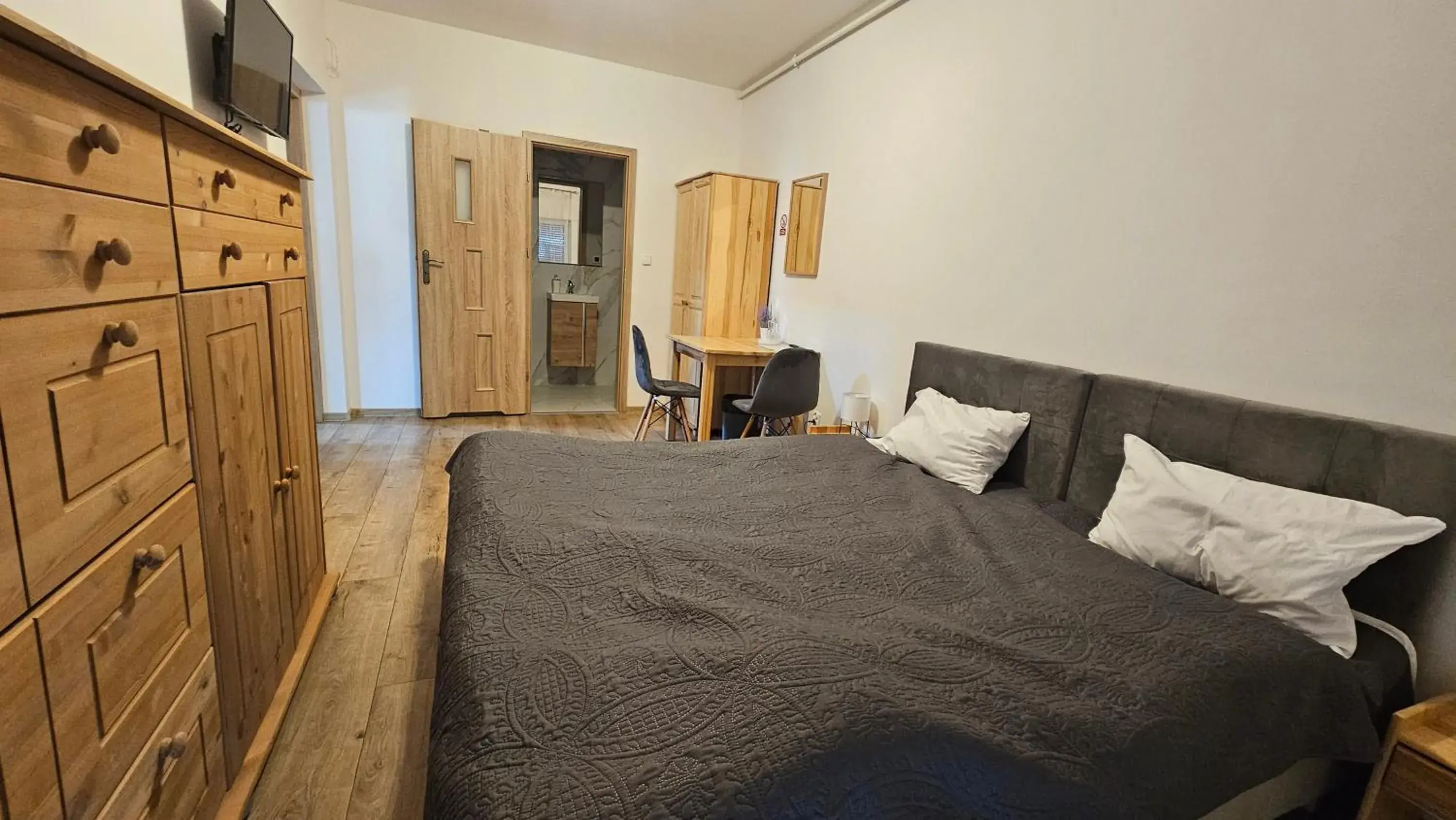 Double or Twin Room with Shared Bathroom in Diamentowa 7 Rent Home Konarzewo Poznań Double or Twin Room with Shared Bathroom in Diamentowa 7 Rent Home Konarzewo Poznań