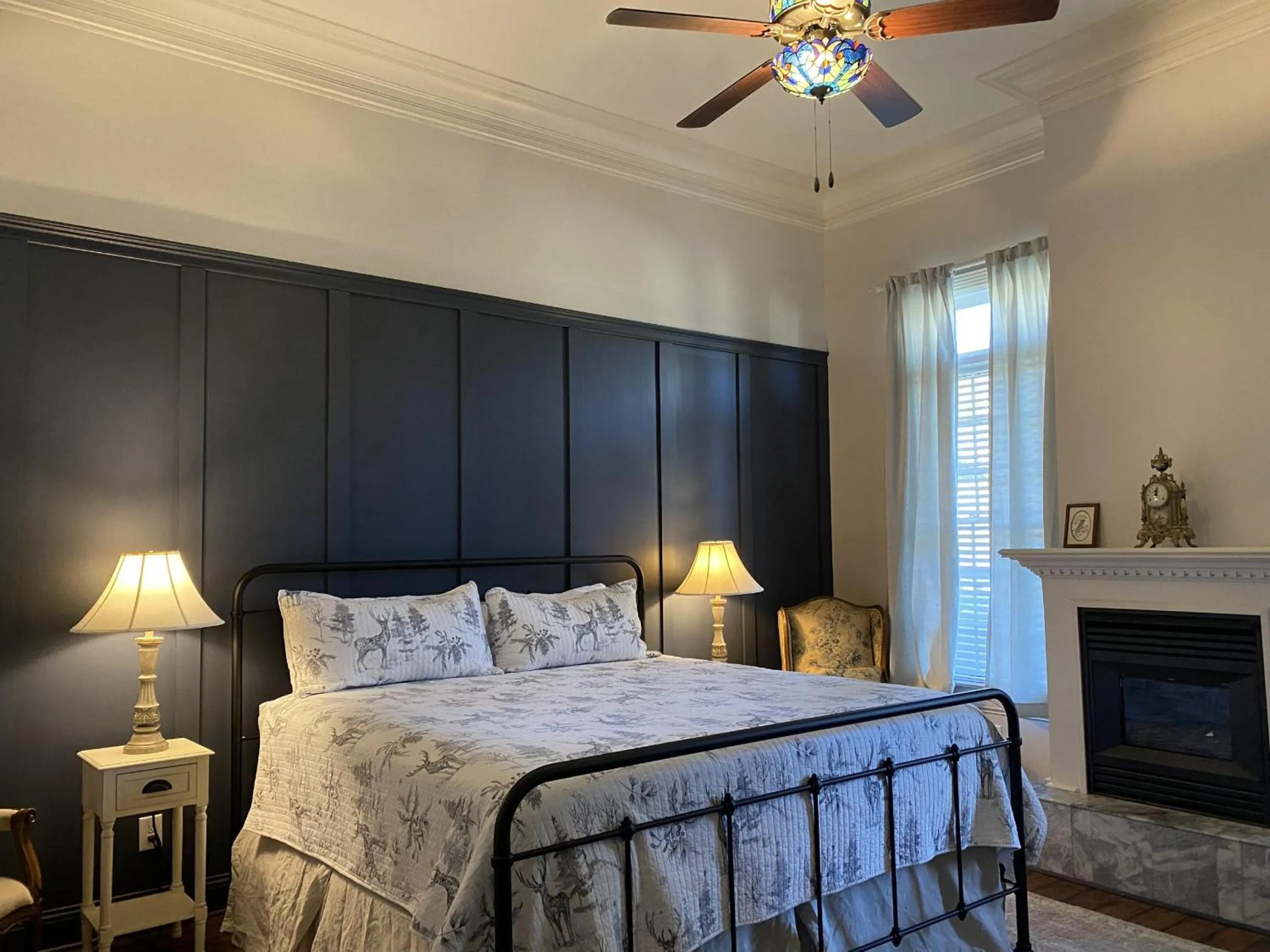 Bedroom in Whitestone Inn