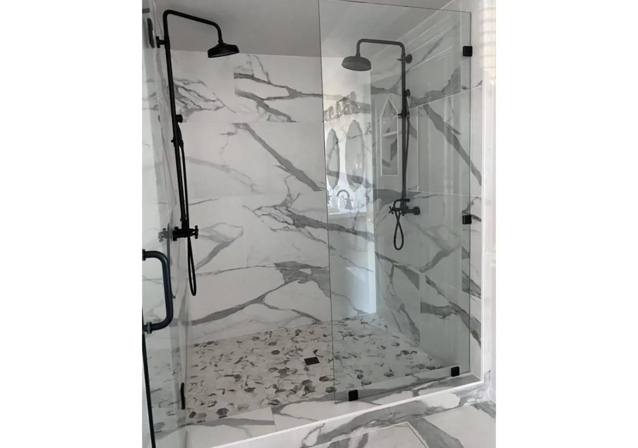 Shower in Whitestone Inn