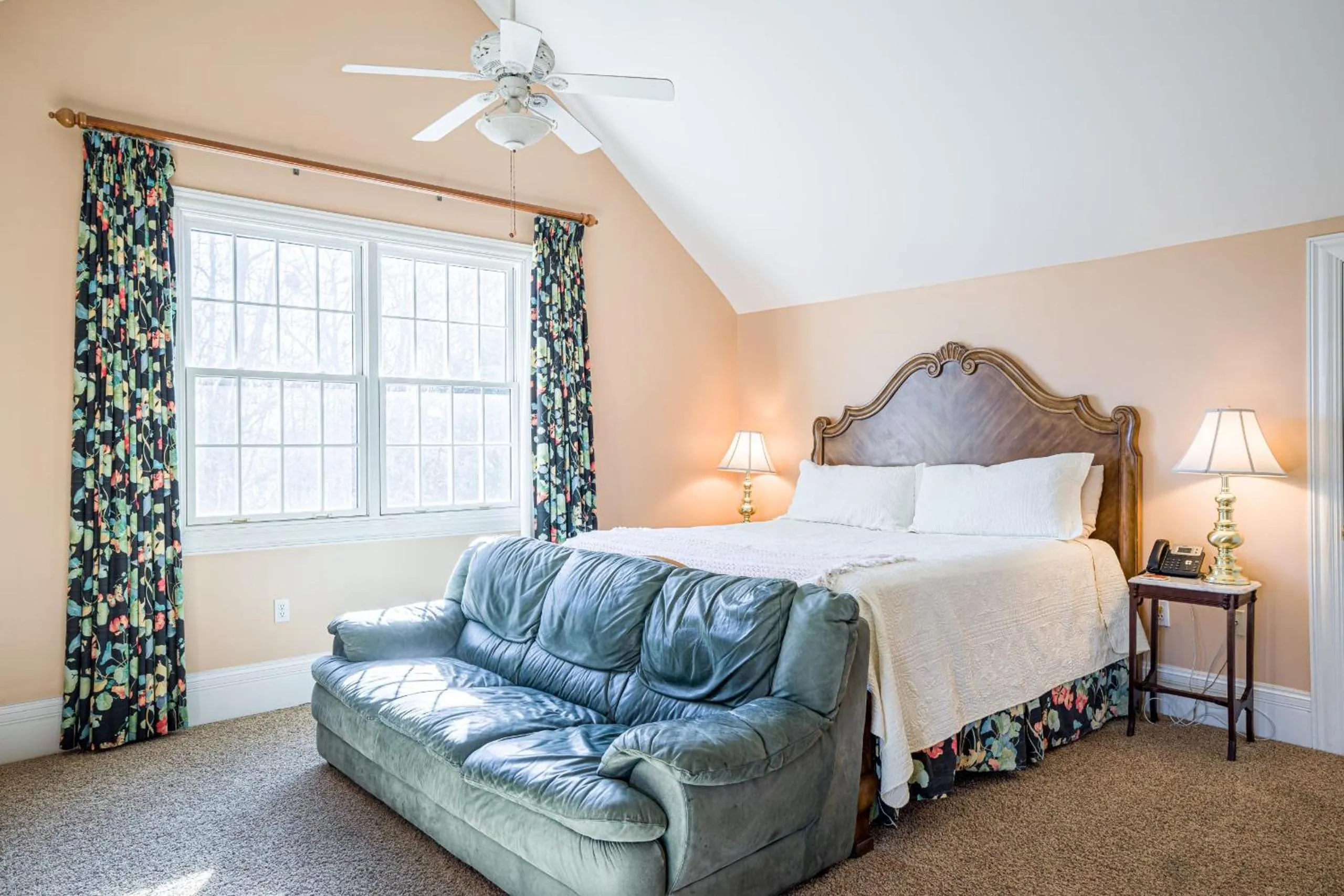 Bedroom in Whitestone Inn