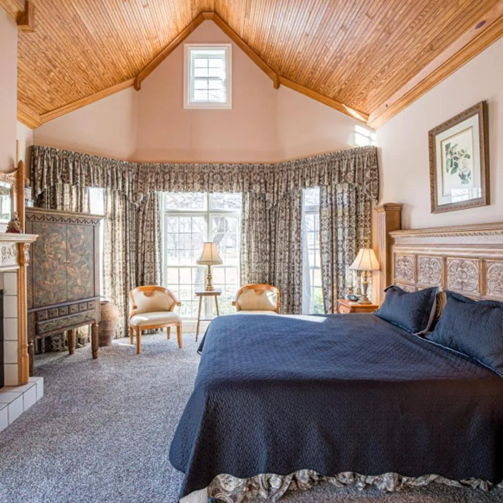 Bed in Whitestone Inn