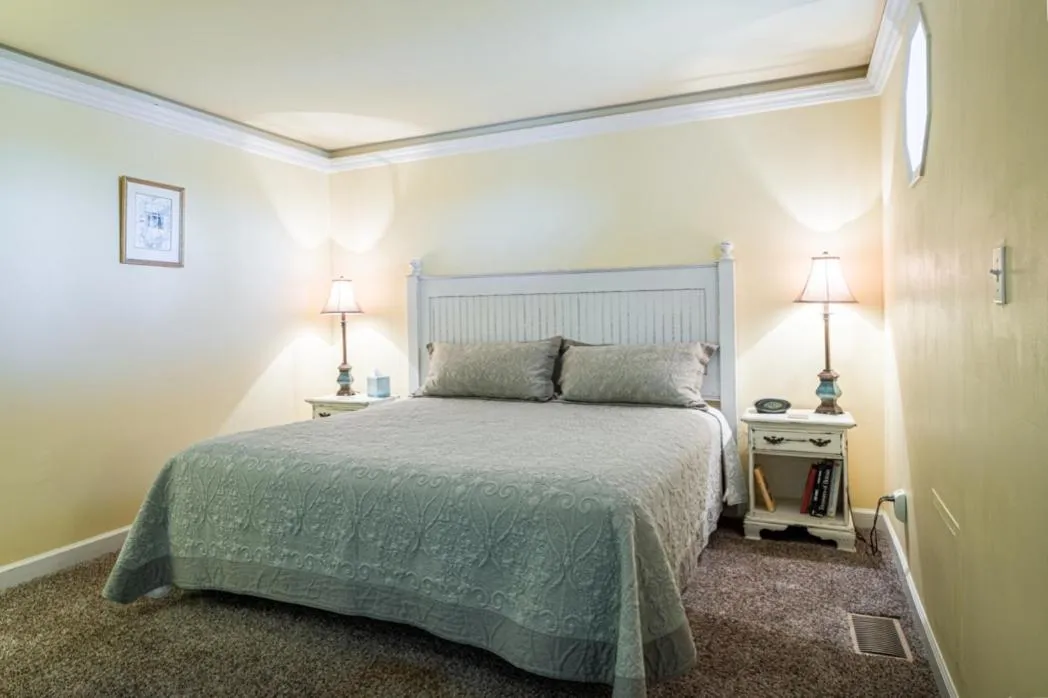 Bed in Whitestone Inn