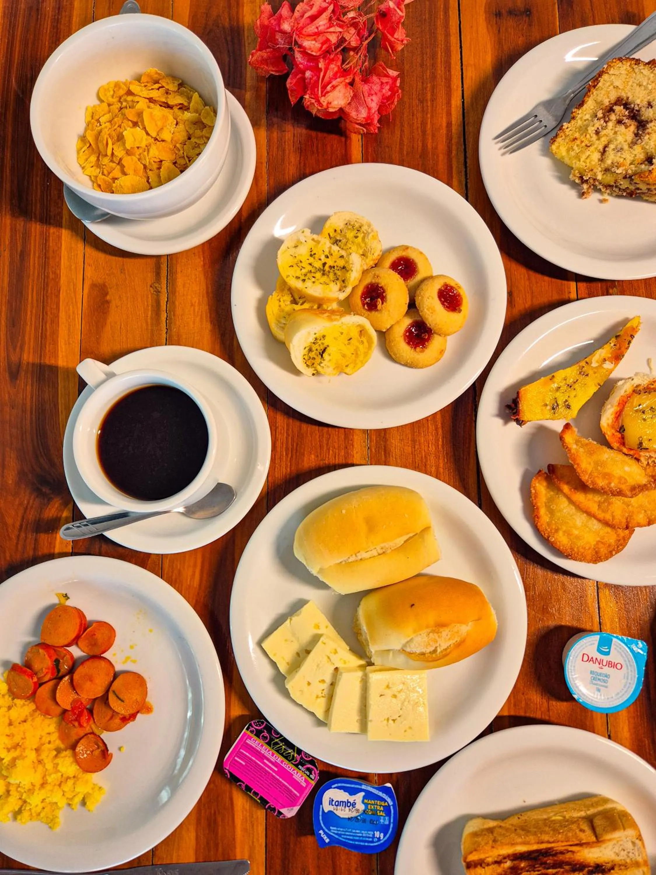 Breakfast in Porto Vila by AFT