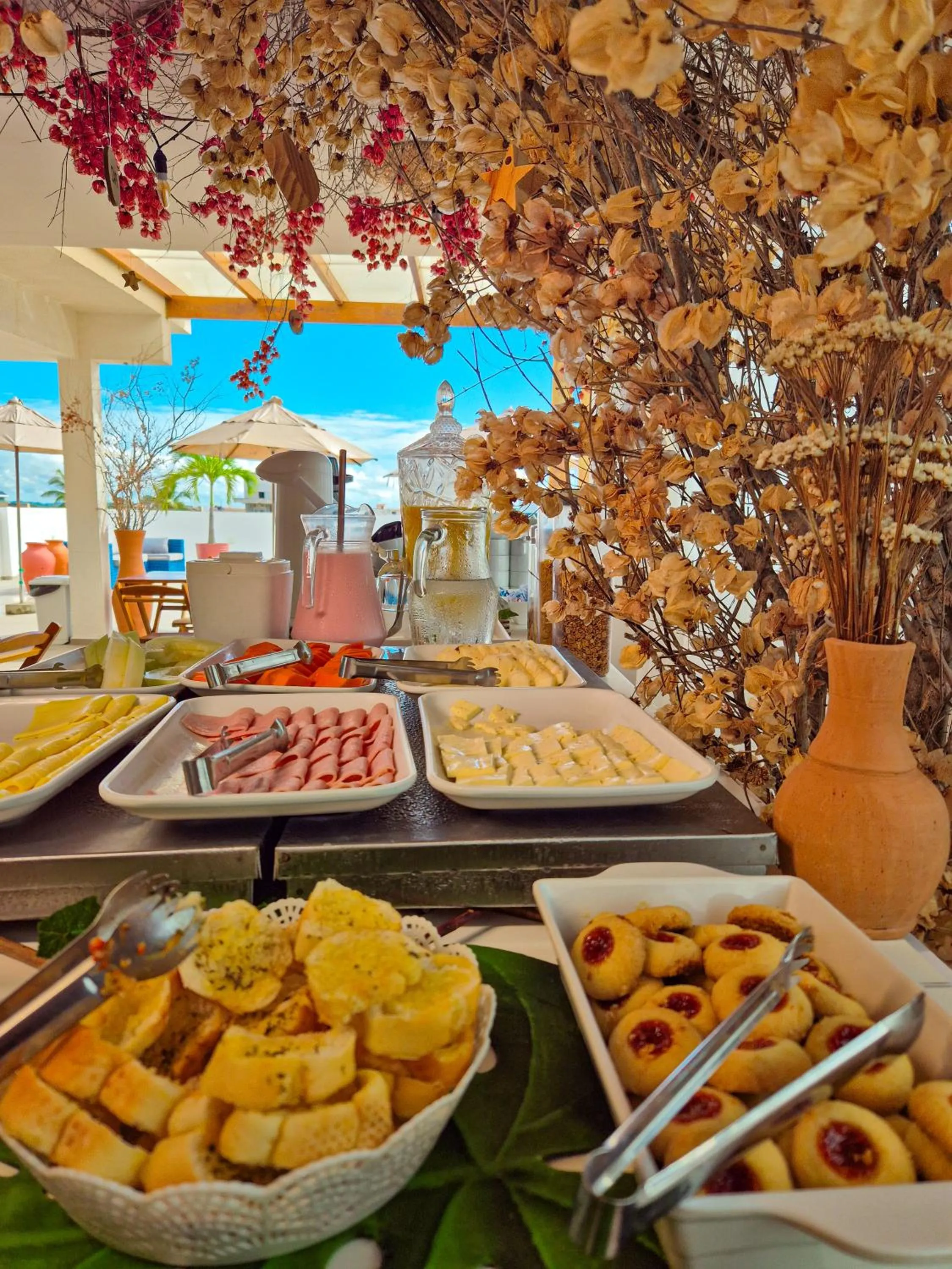 Breakfast in Porto Vila by AFT