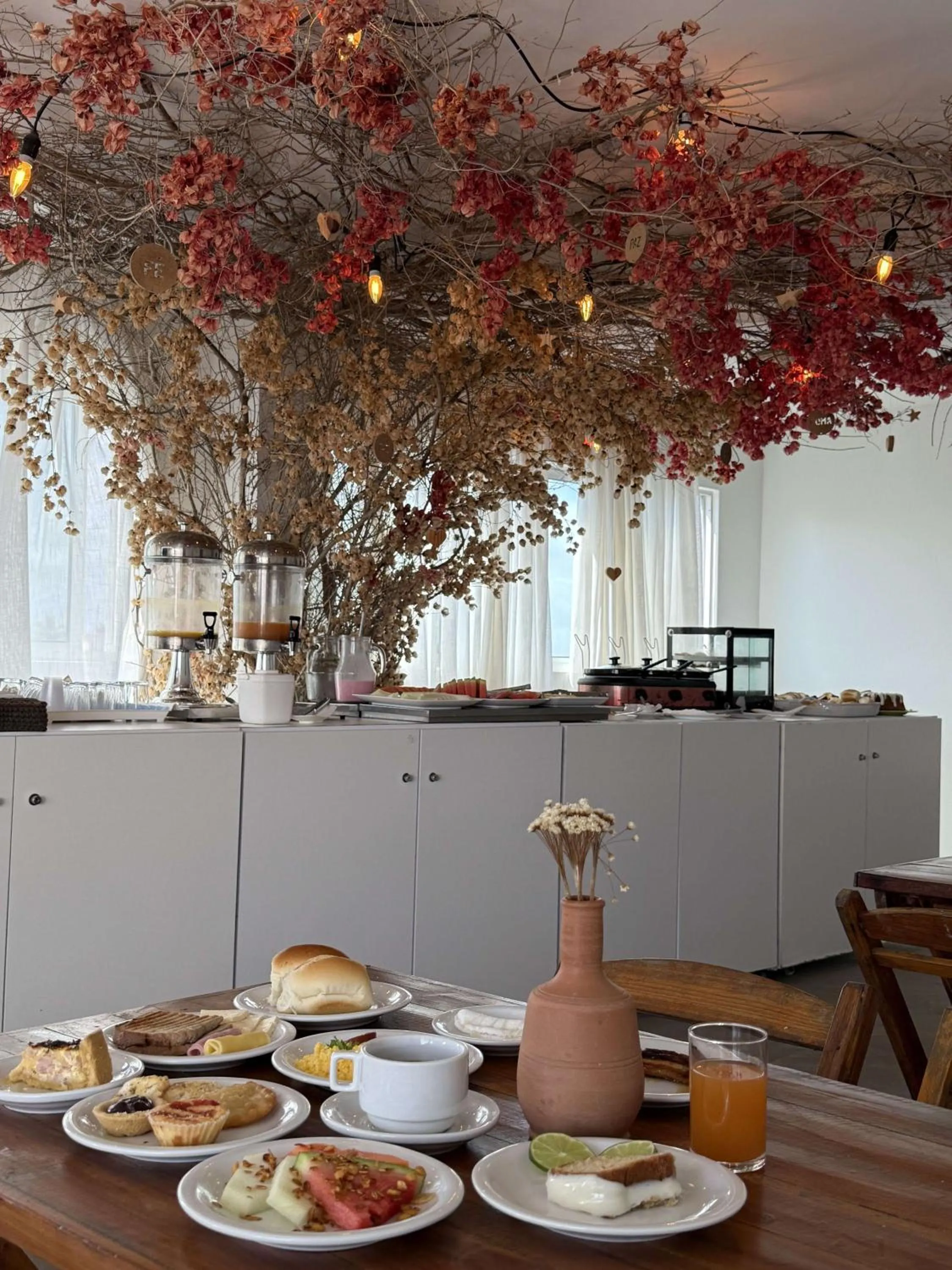 Breakfast in Porto Vila by AFT