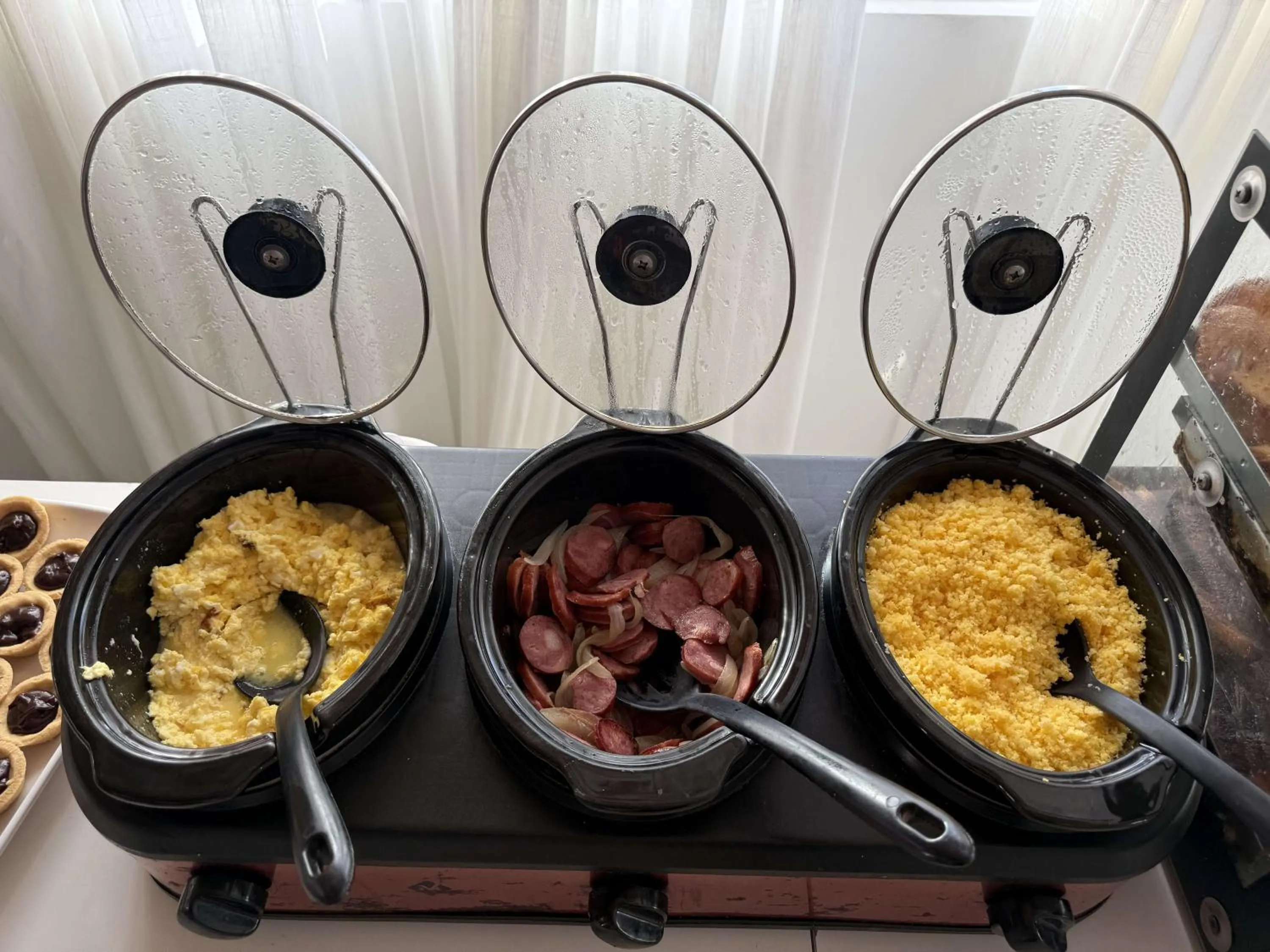 Breakfast in Porto Vila by AFT