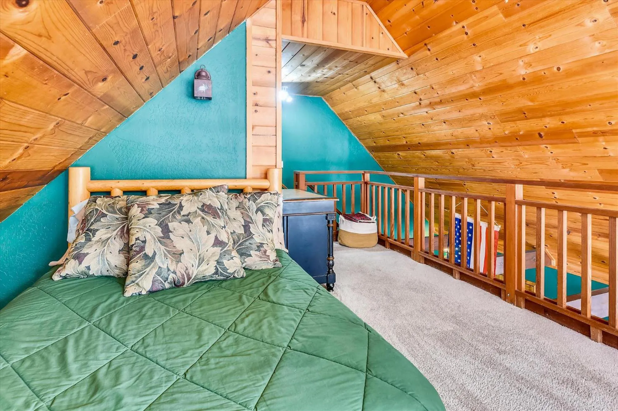 Property building in Only 7 Miles To Heavenly, Huge Deck, Pets Welcome