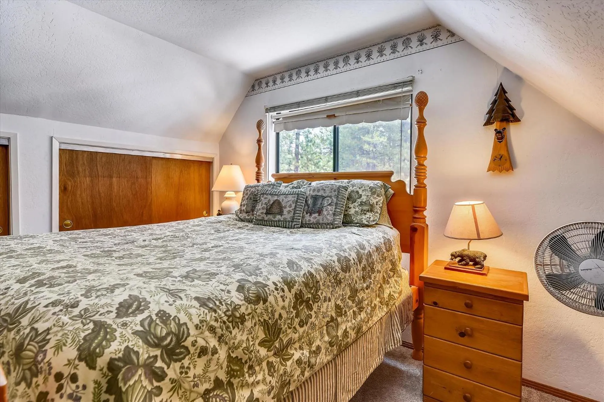 Property building in Only 7 Miles To Heavenly, Huge Deck, Pets Welcome