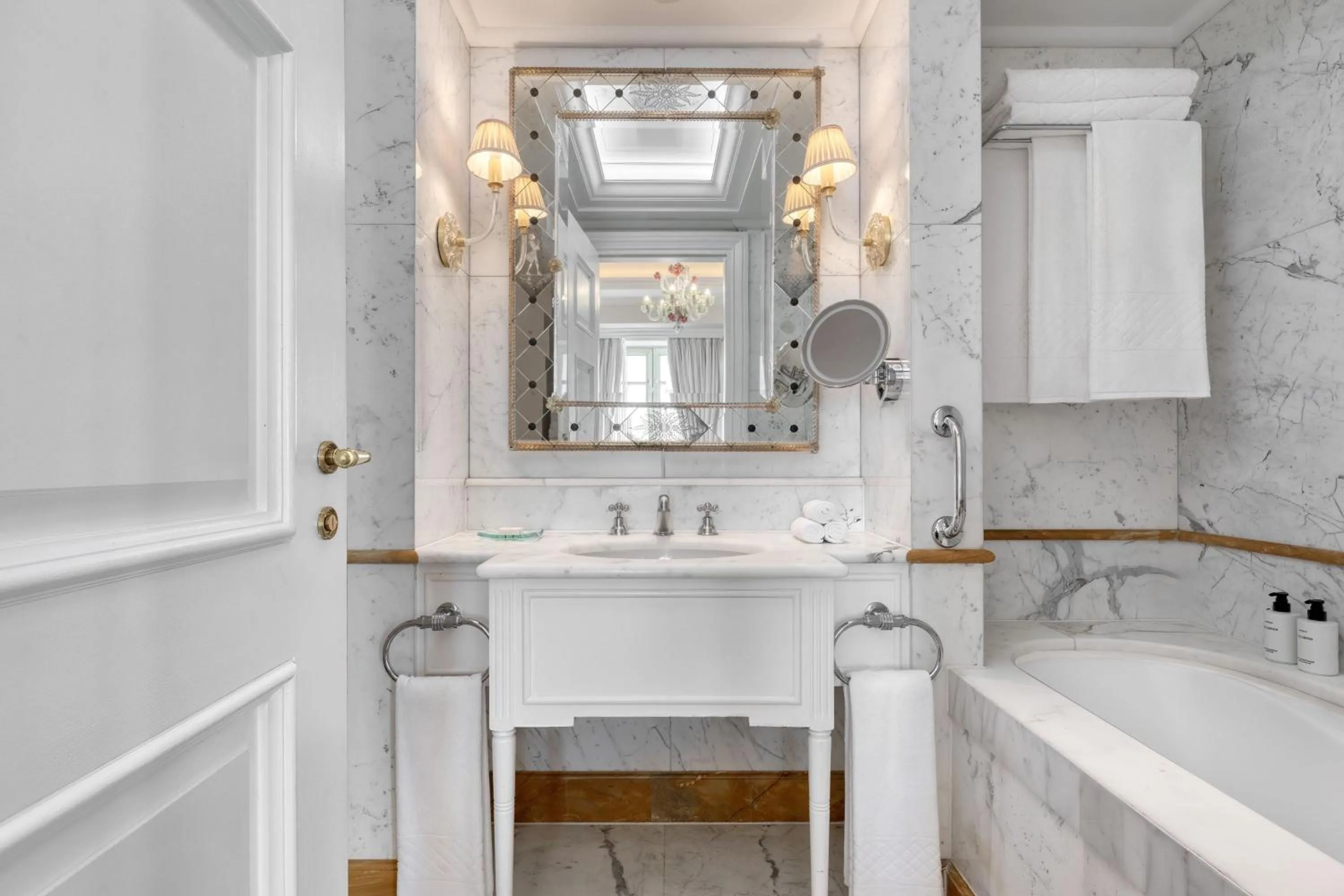 Bathroom in King George, a Luxury Collection Hotel, Athens