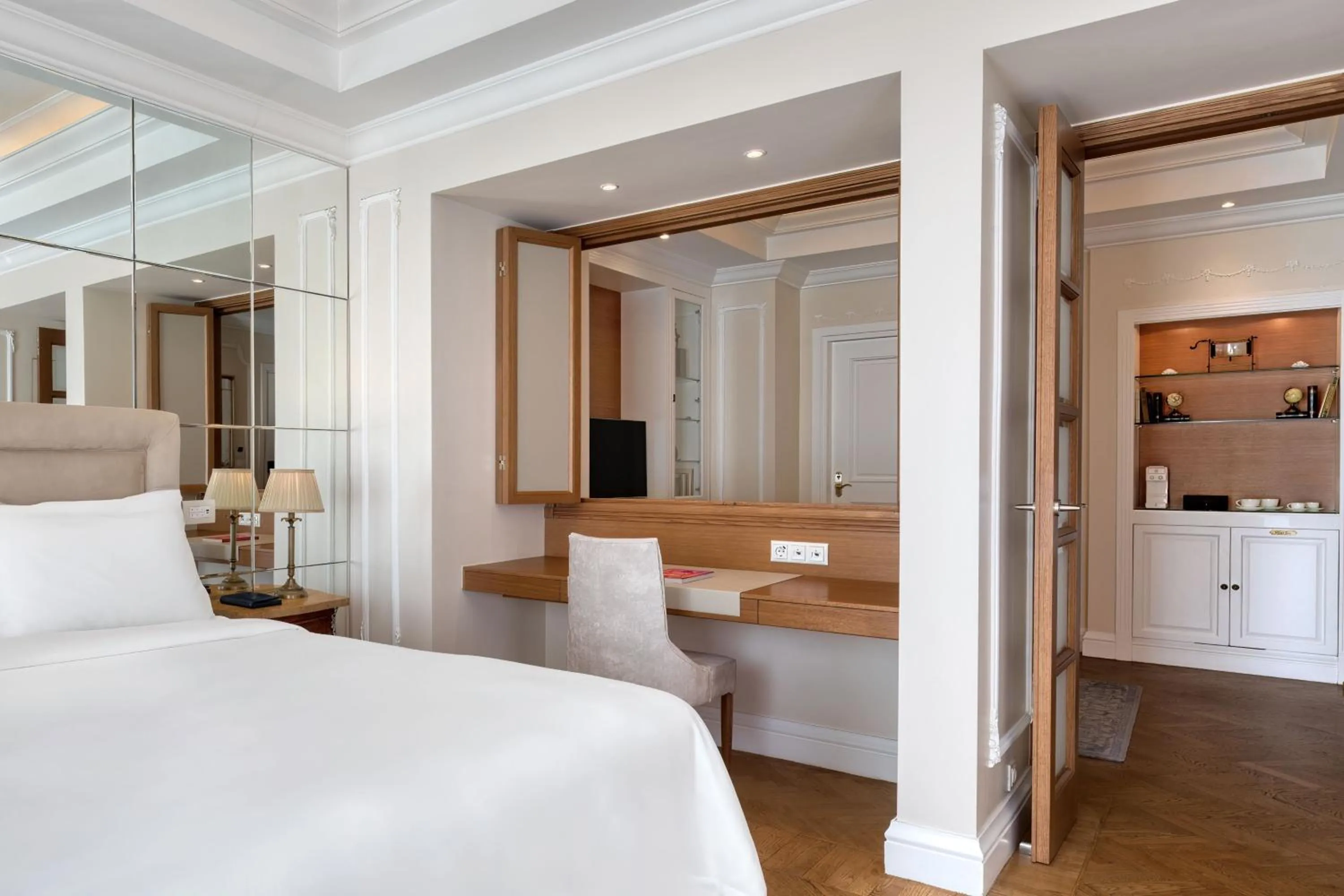 Bedroom, Bed in King George, a Luxury Collection Hotel, Athens