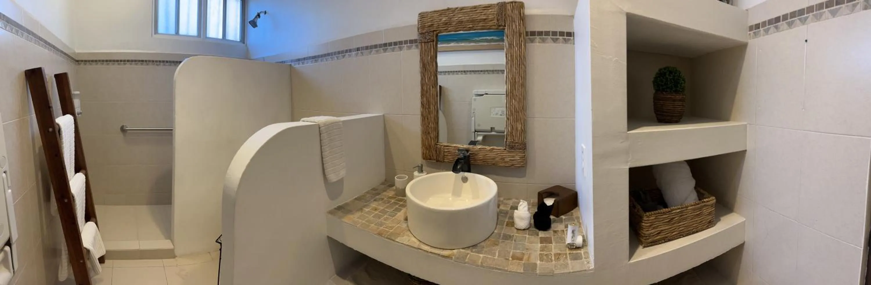 Shower in Hacienda El Galeon