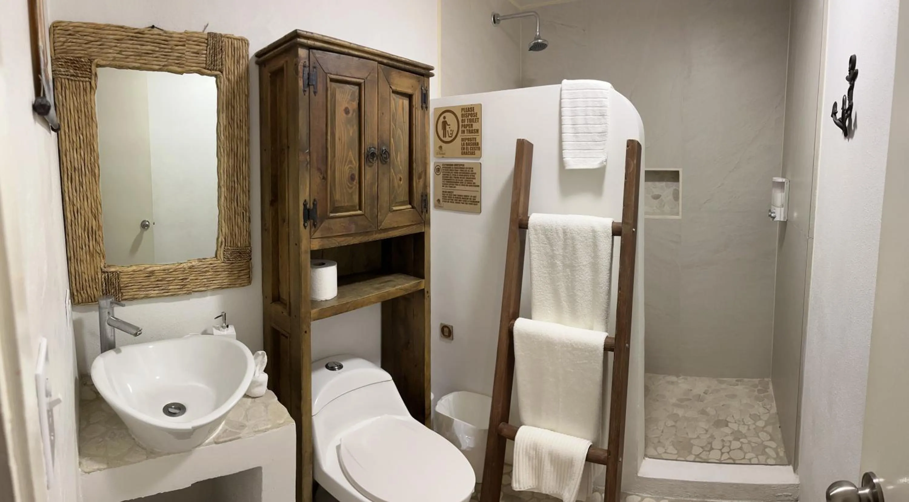 Shower in Hacienda El Galeon