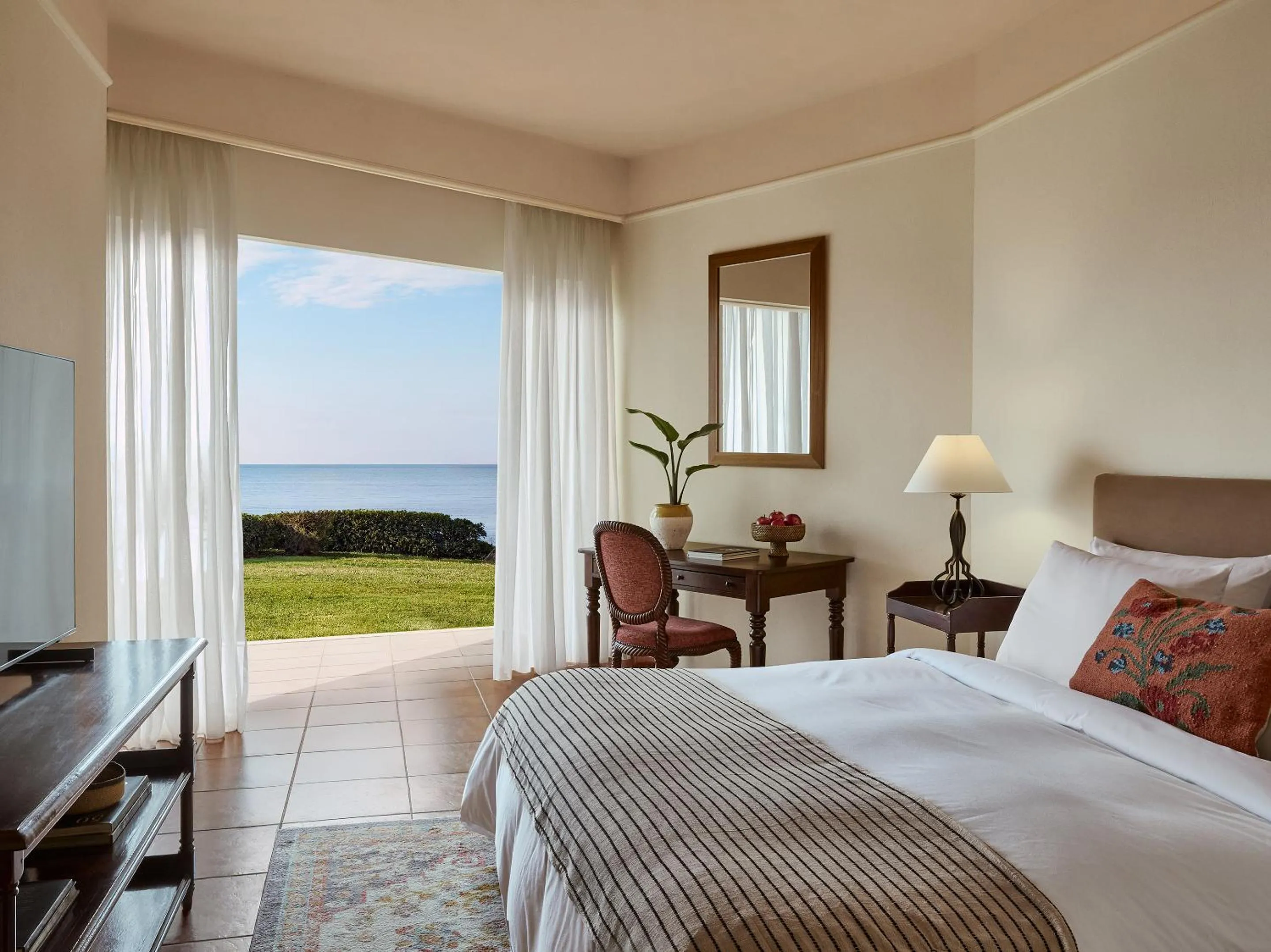 Bed in Grecotel Egnatia
