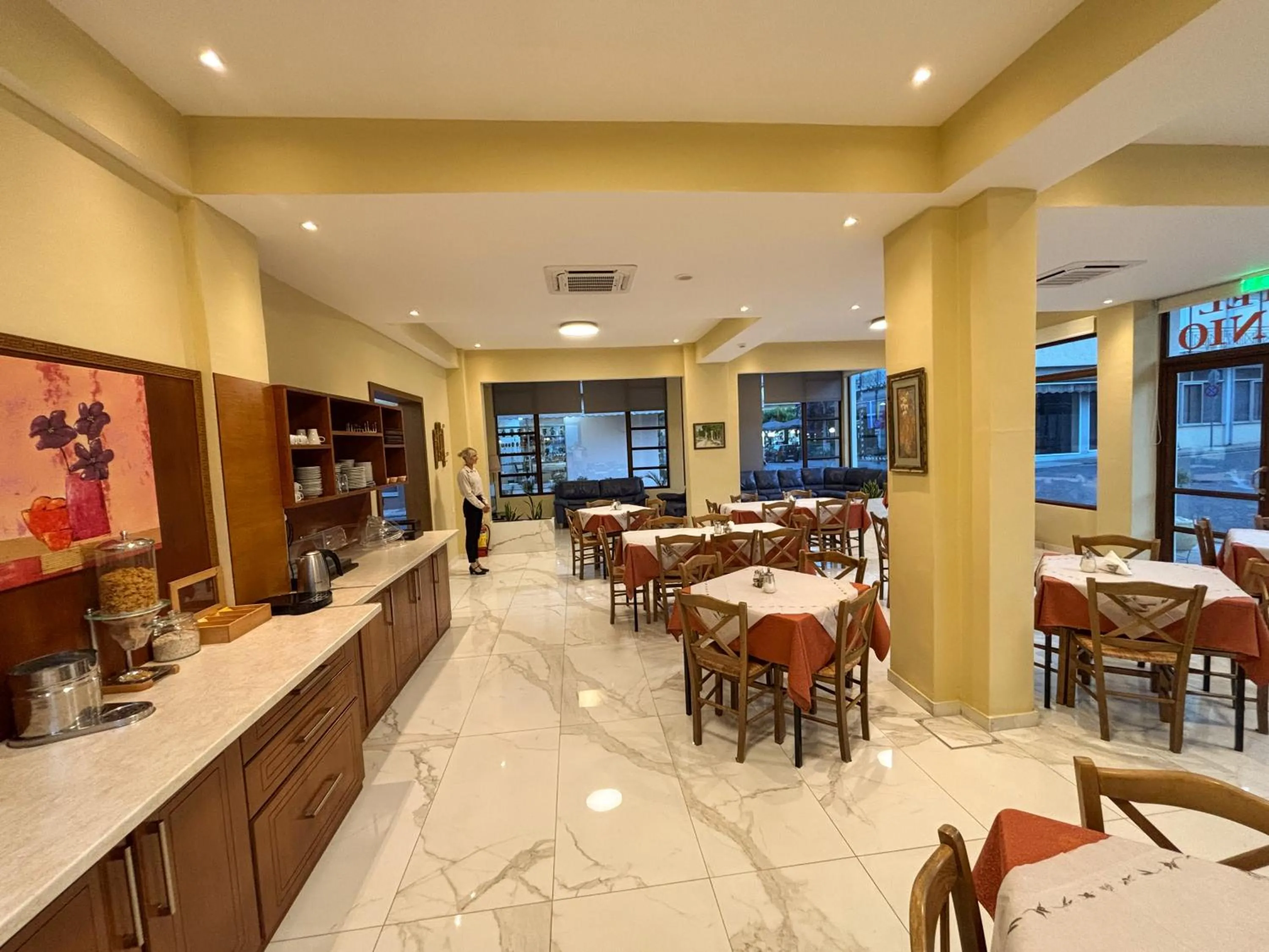 Restaurant/places to eat in Hotel Kronio